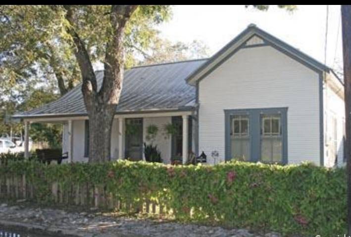 Castroville, TX 78009,1105 Alamo ST