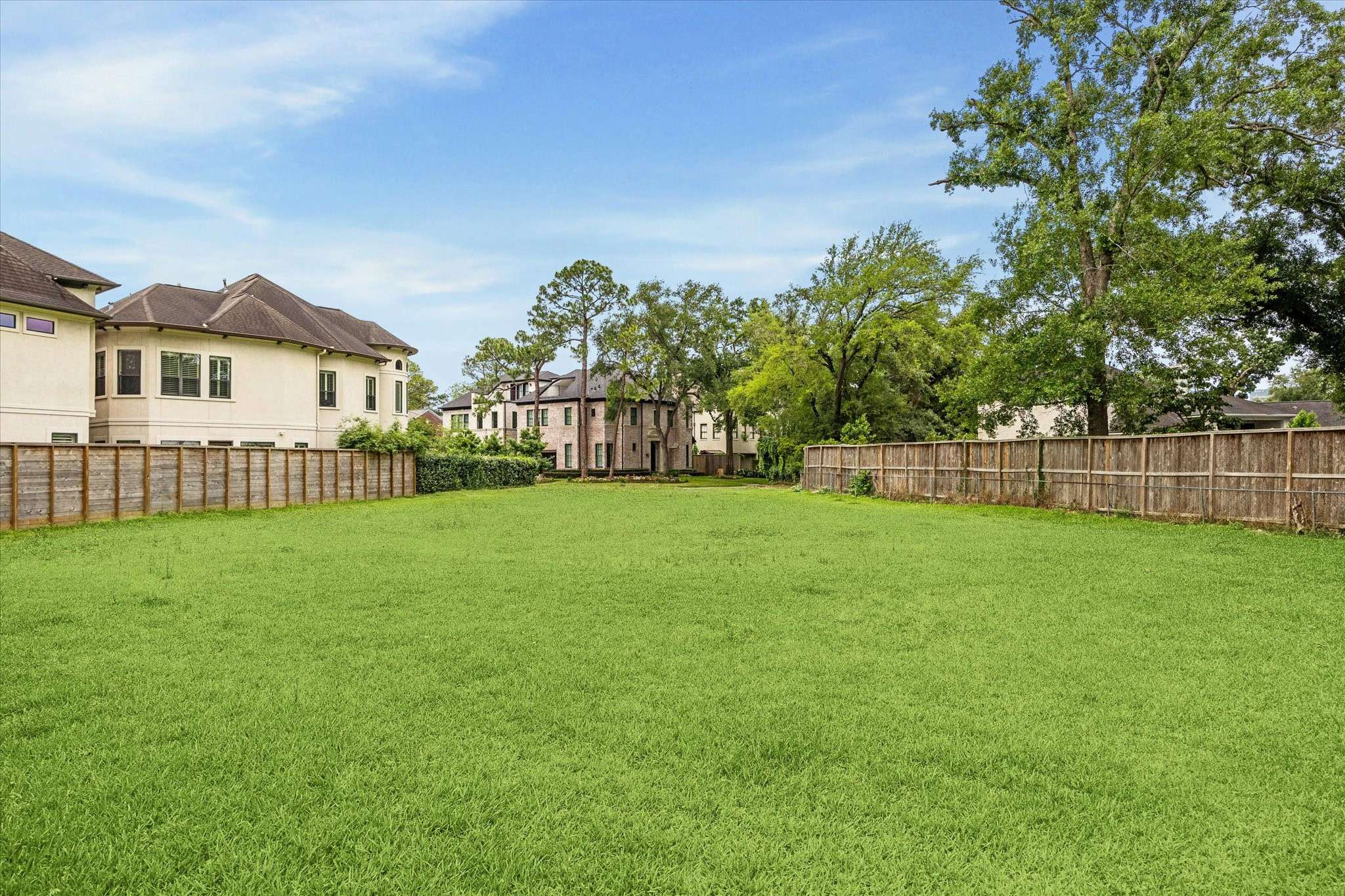 Houston, TX 77027,16 Hackberry LN