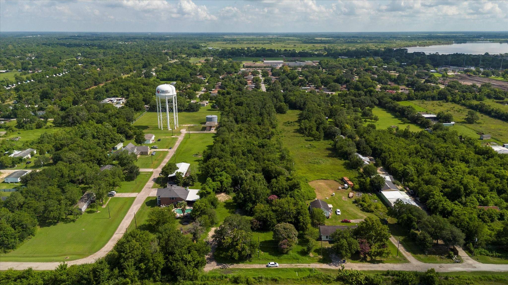 Highlands, TX 77562,1102 N Battlebell RD