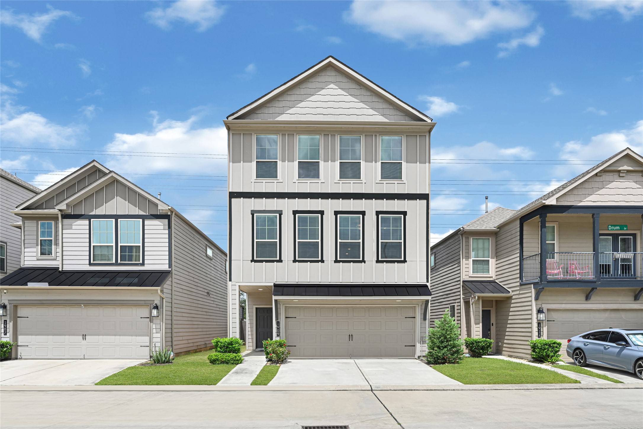 Houston, TX 77043,1909 Monaco Memorial LN