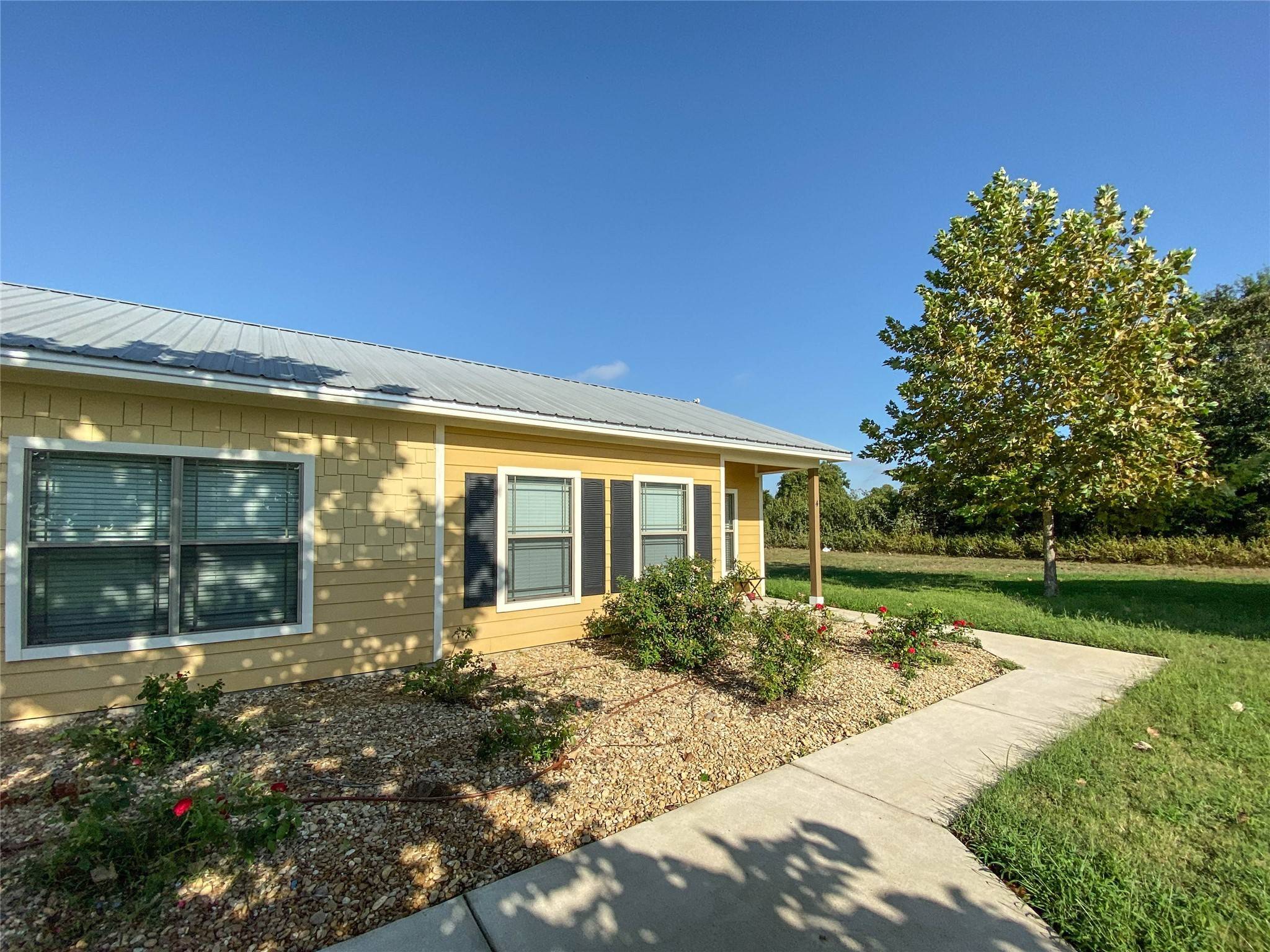 Cameron, TX 76520,1102 1200 W 16th Street