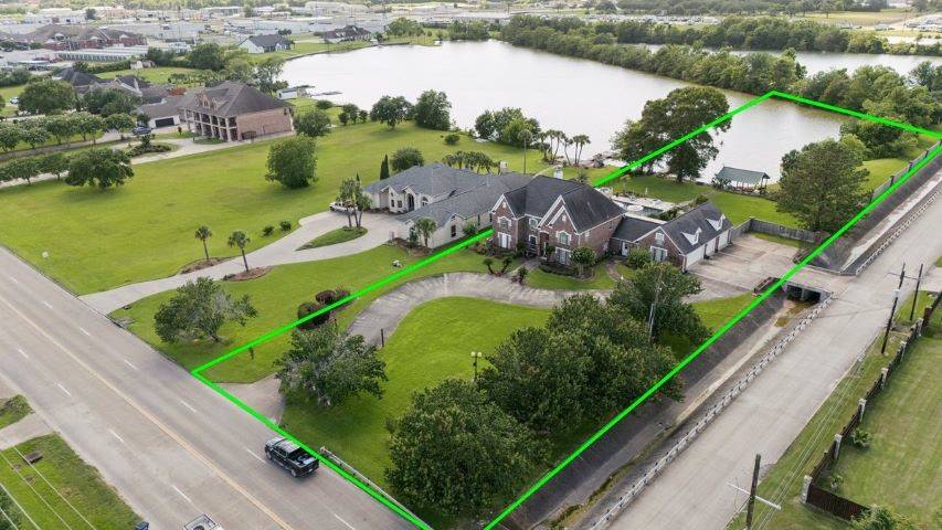 Nederland, TX 77627,2700 Spurlock RD