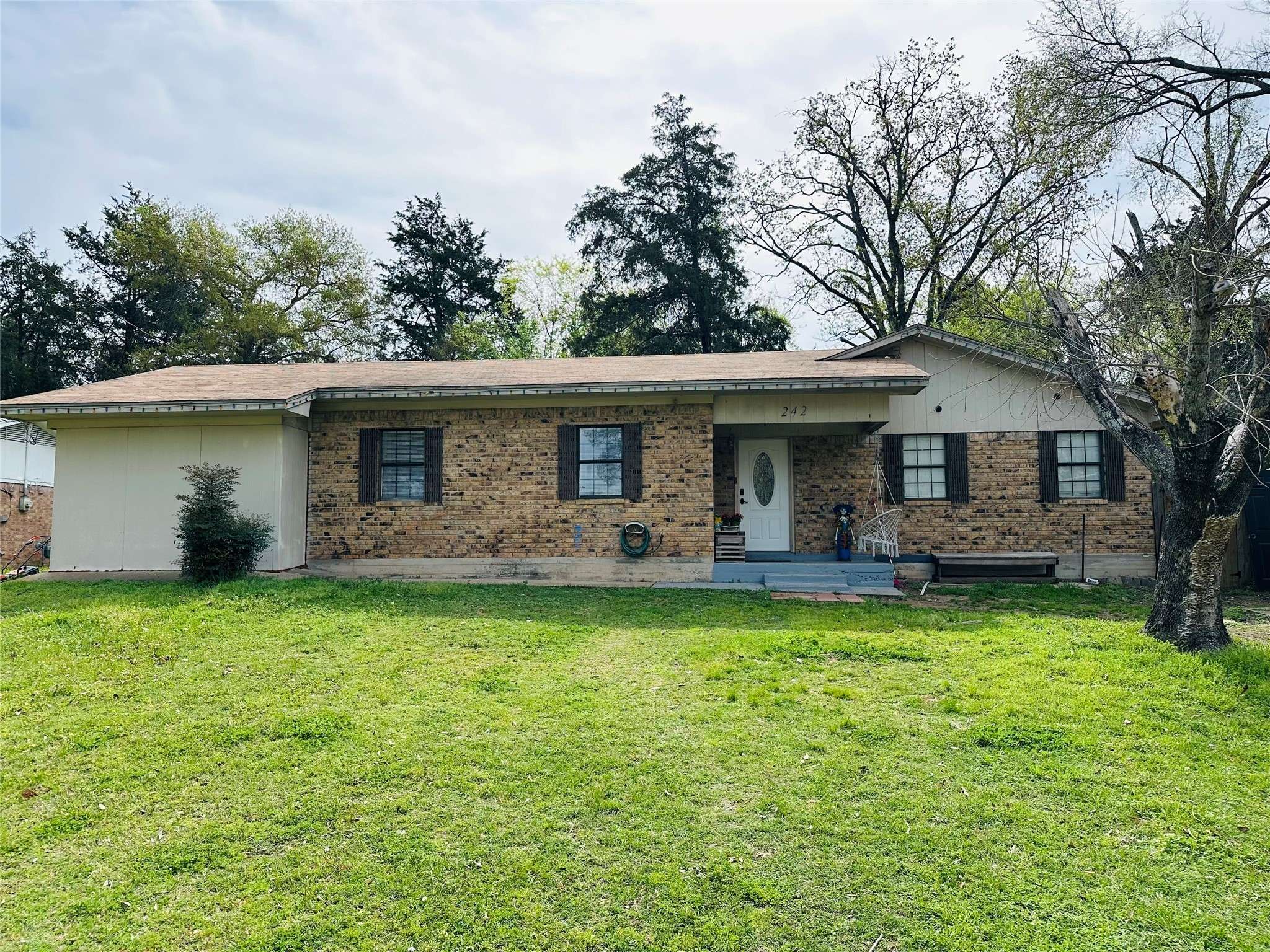 Buffalo, TX 75831,242 Reeder ST