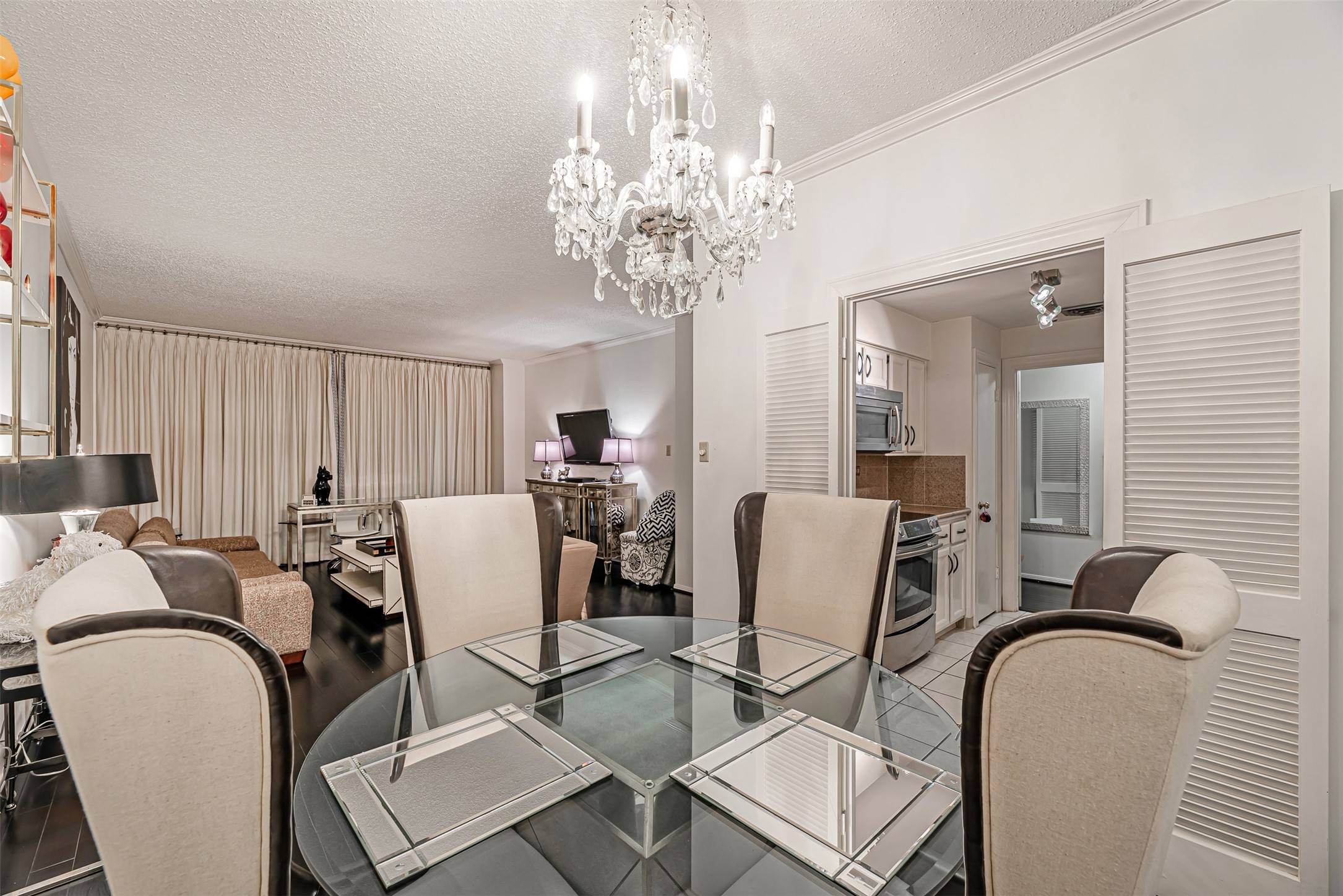 Houston, TX 77057,661 Bering DR #404