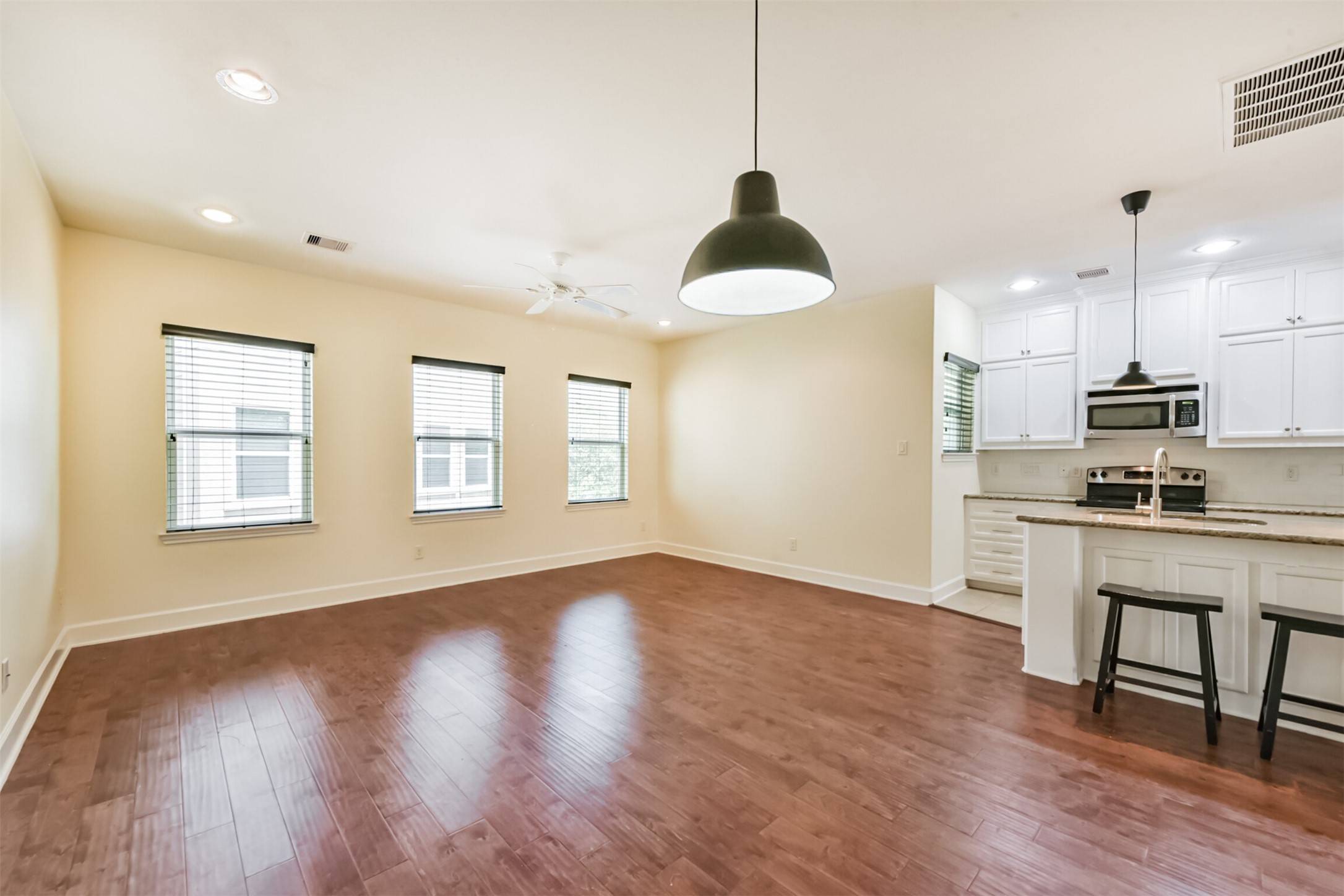 Houston, TX 77011,242 Lenox ST