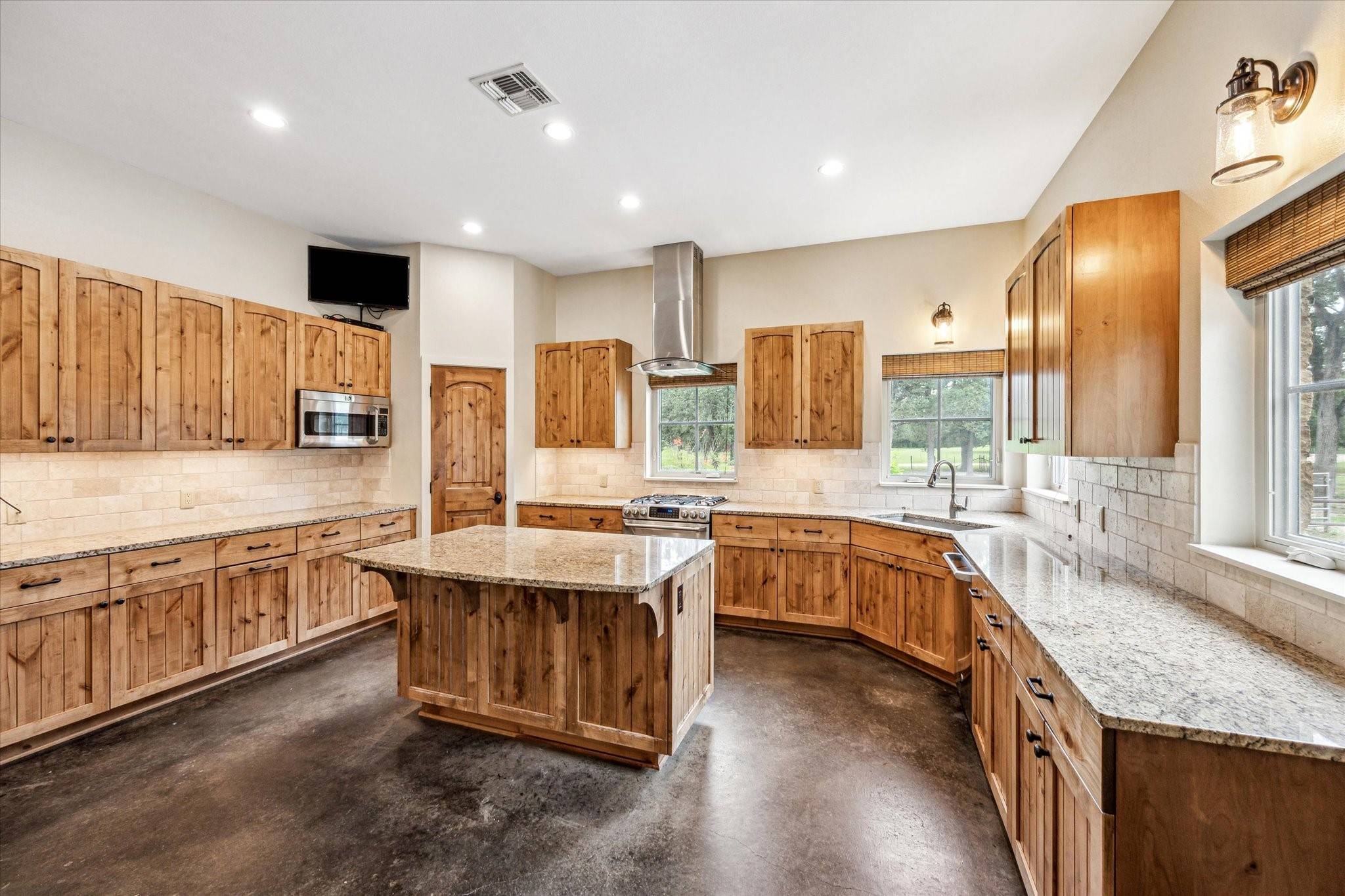 La Grange, TX 78945,1661 Guenther RD