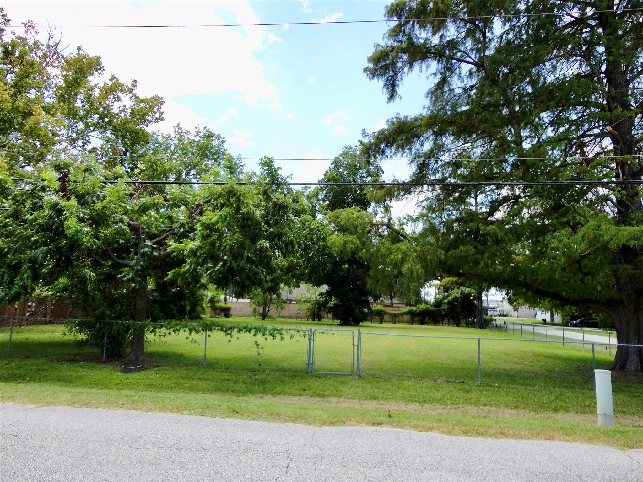 Tomball, TX 77375,200 S S VERNON ST