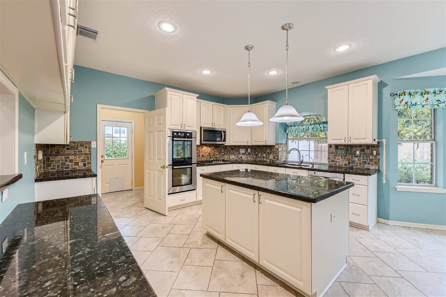 League City, TX 77573,105 Casual Shore CT