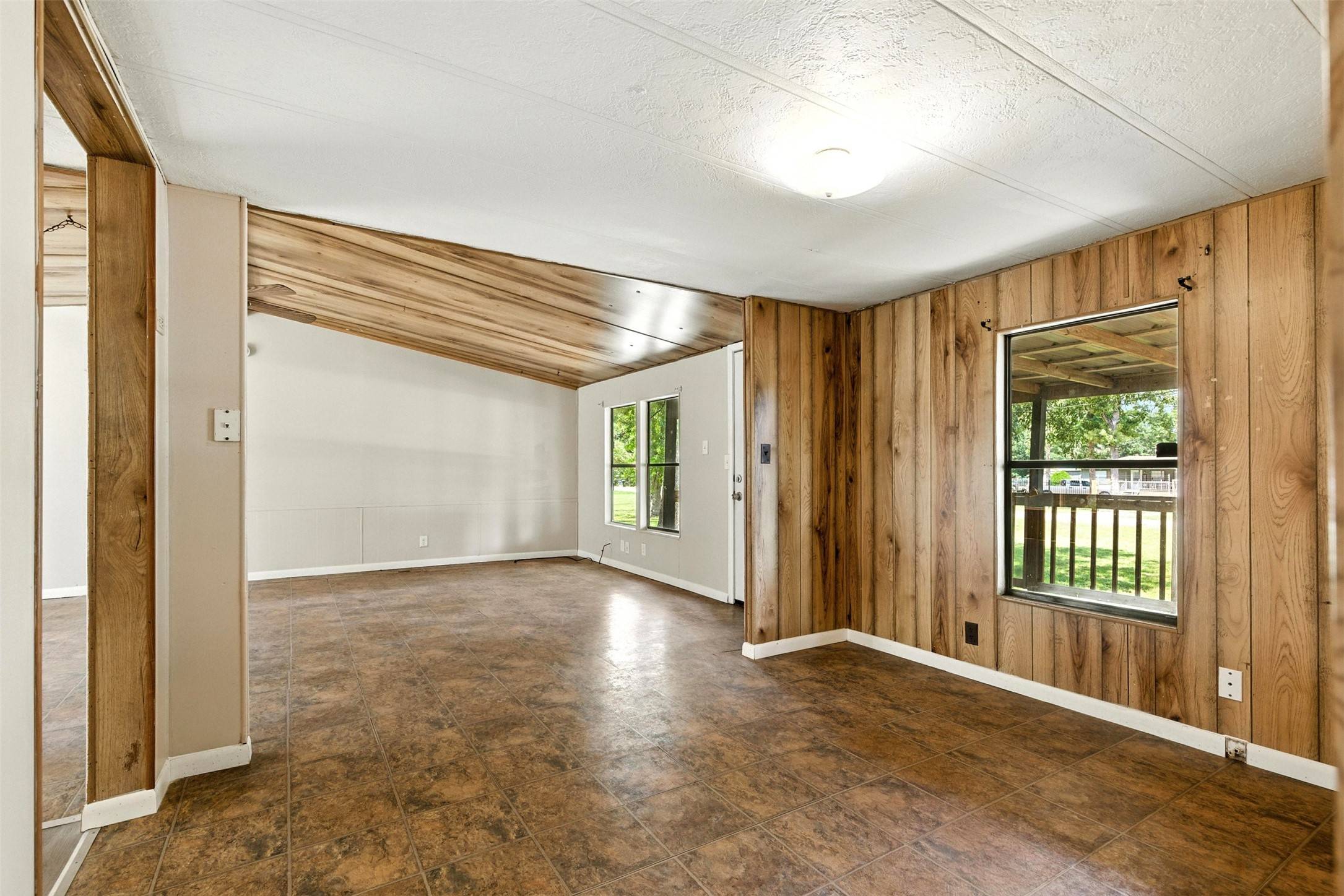Conroe, TX 77306,5518 West Forest Rd