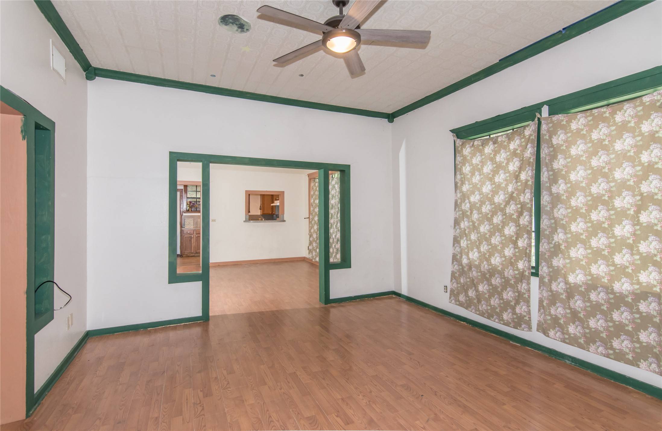 Yoakum, TX 77995,205 Hubbard ST