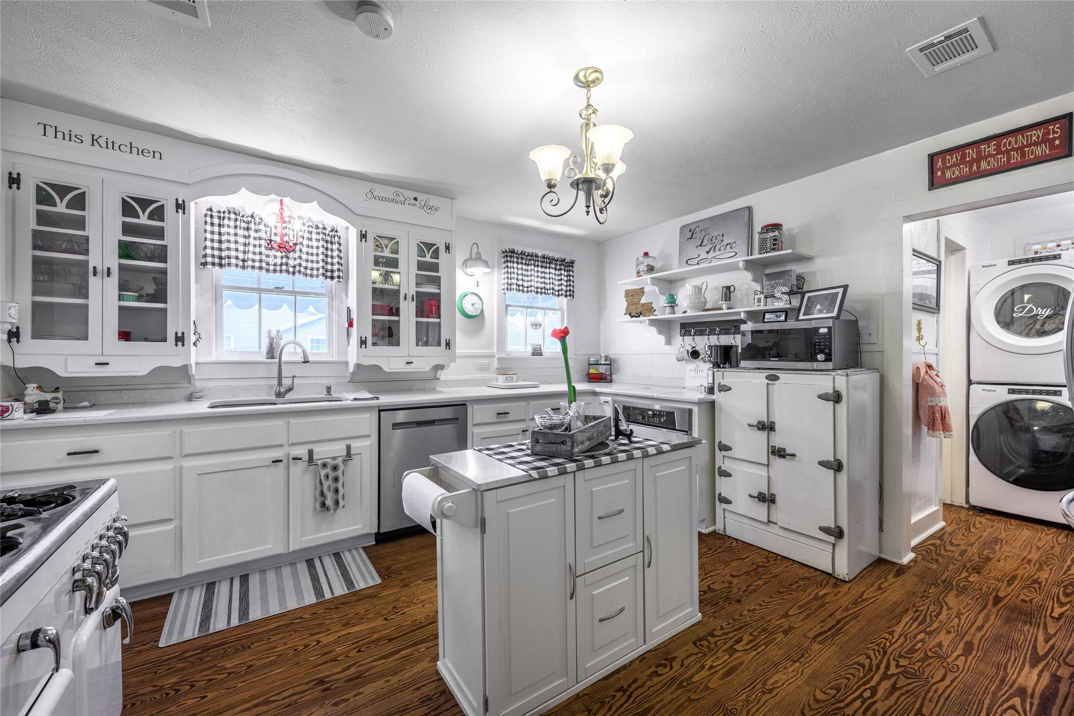 Carmine, TX 78932,326 Centennial ST