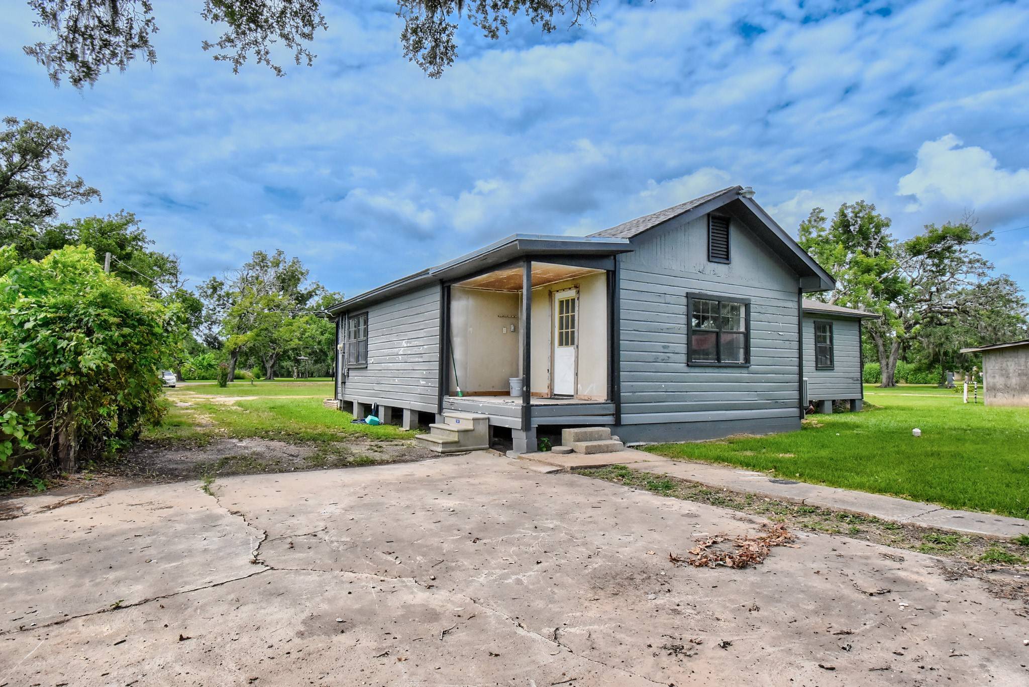 Freeport, TX 77541,6615 Live Oak DR