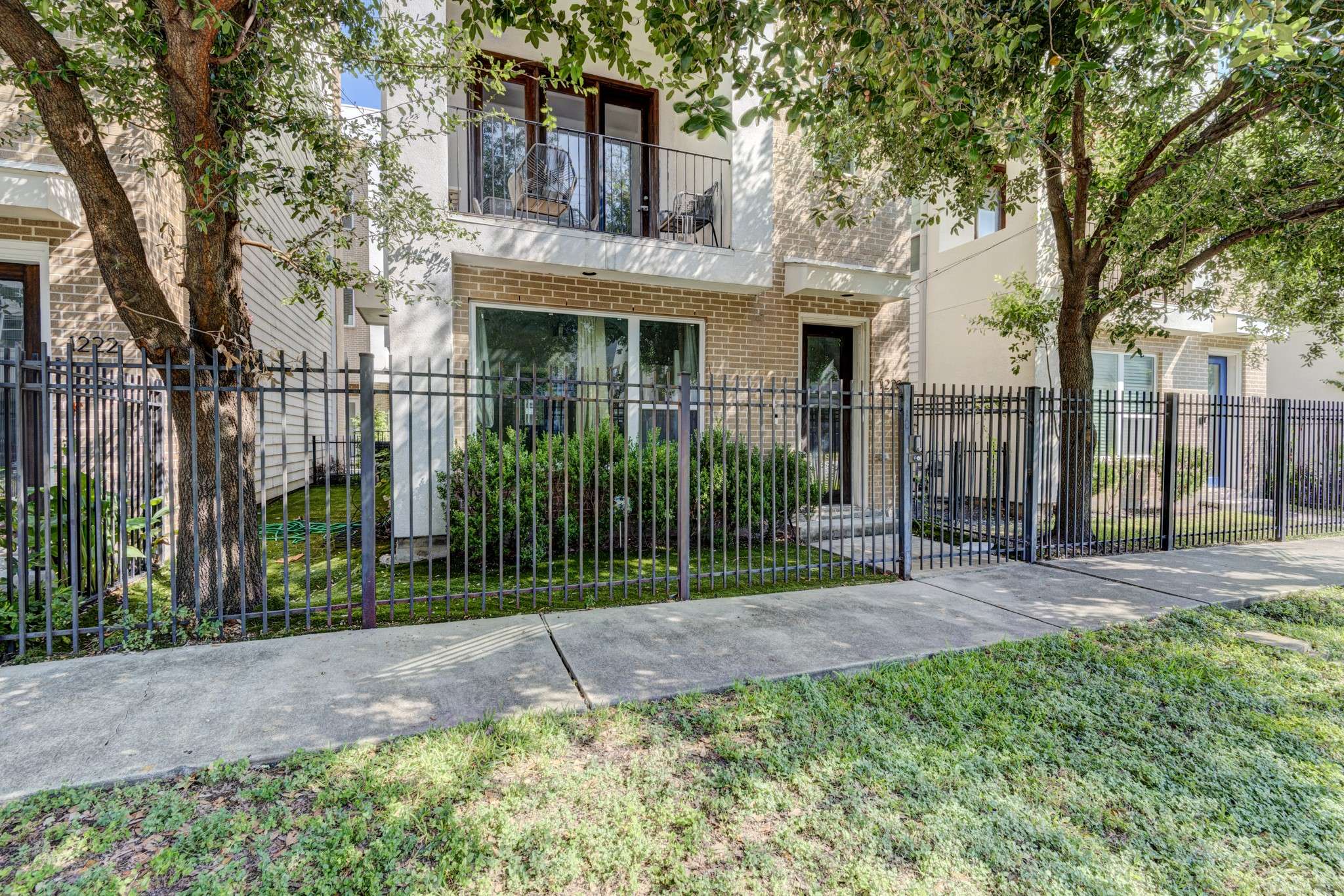 Houston, TX 77007,1220 Summer ST