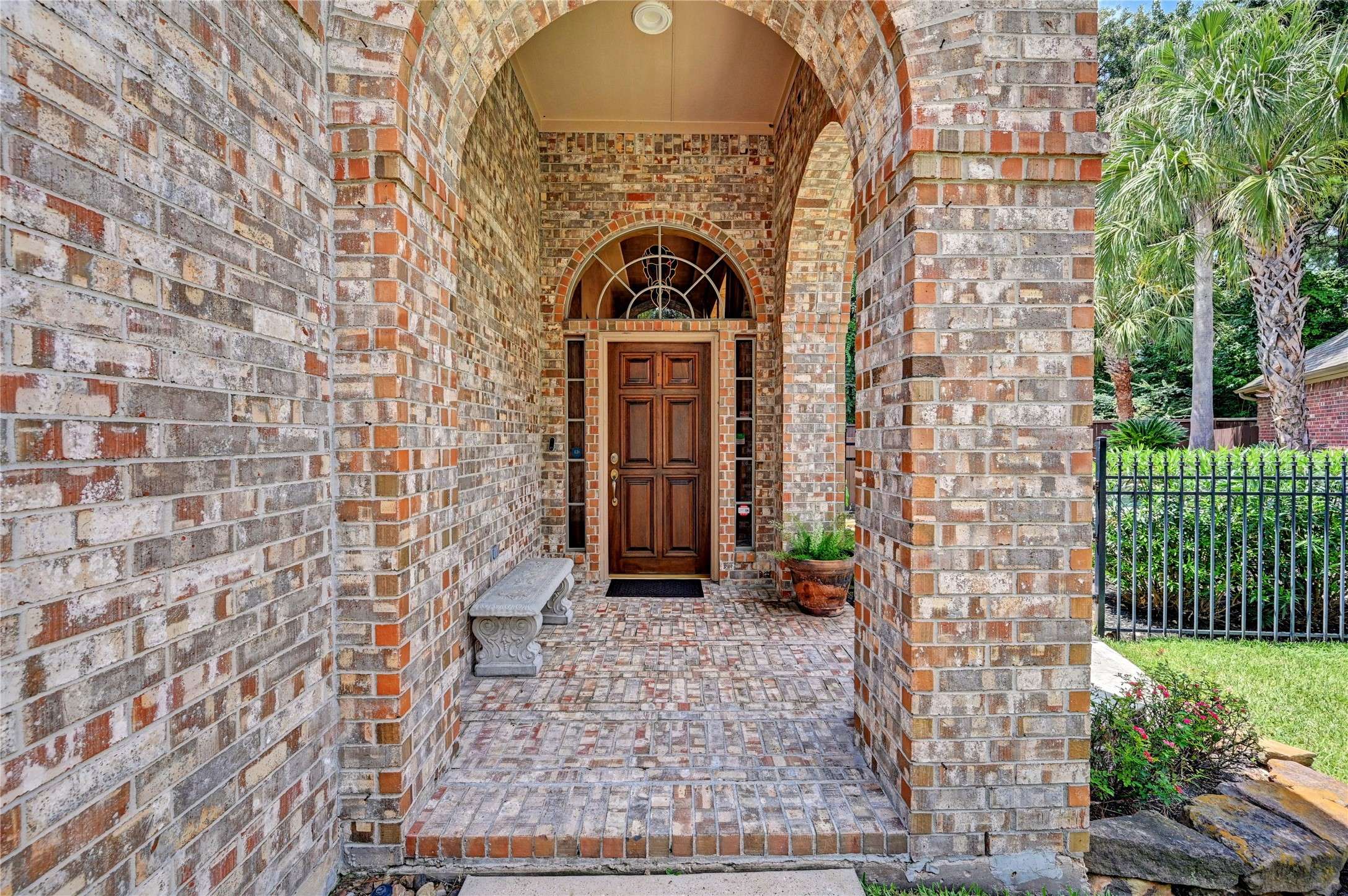 The Woodlands, TX 77382,7 N Spring Brook Court CT