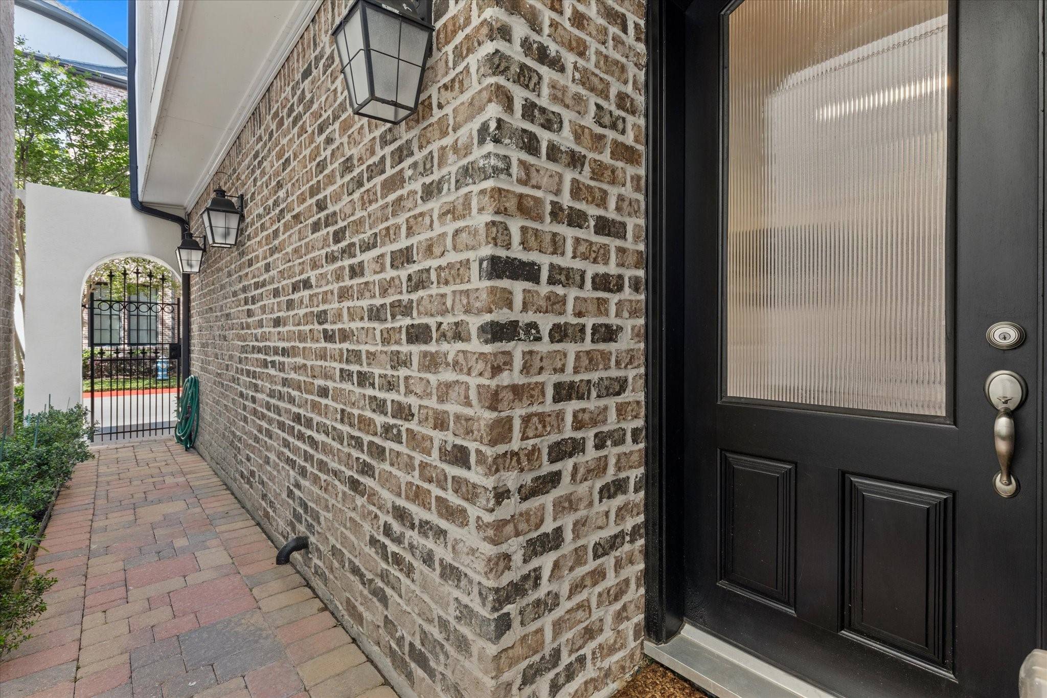 Houston, TX 77007,5613 Cohn Meadow LN
