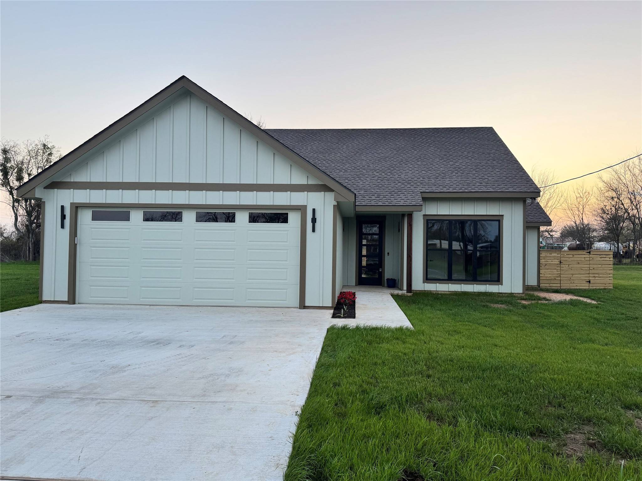 Lexington, TX 78947,1099 White Tail CV