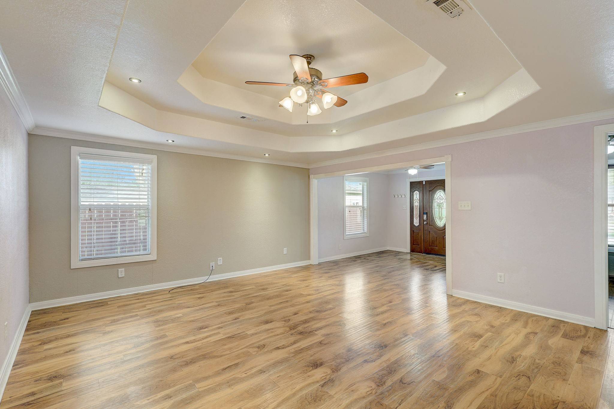Clute, TX 77531,207 Smith ST