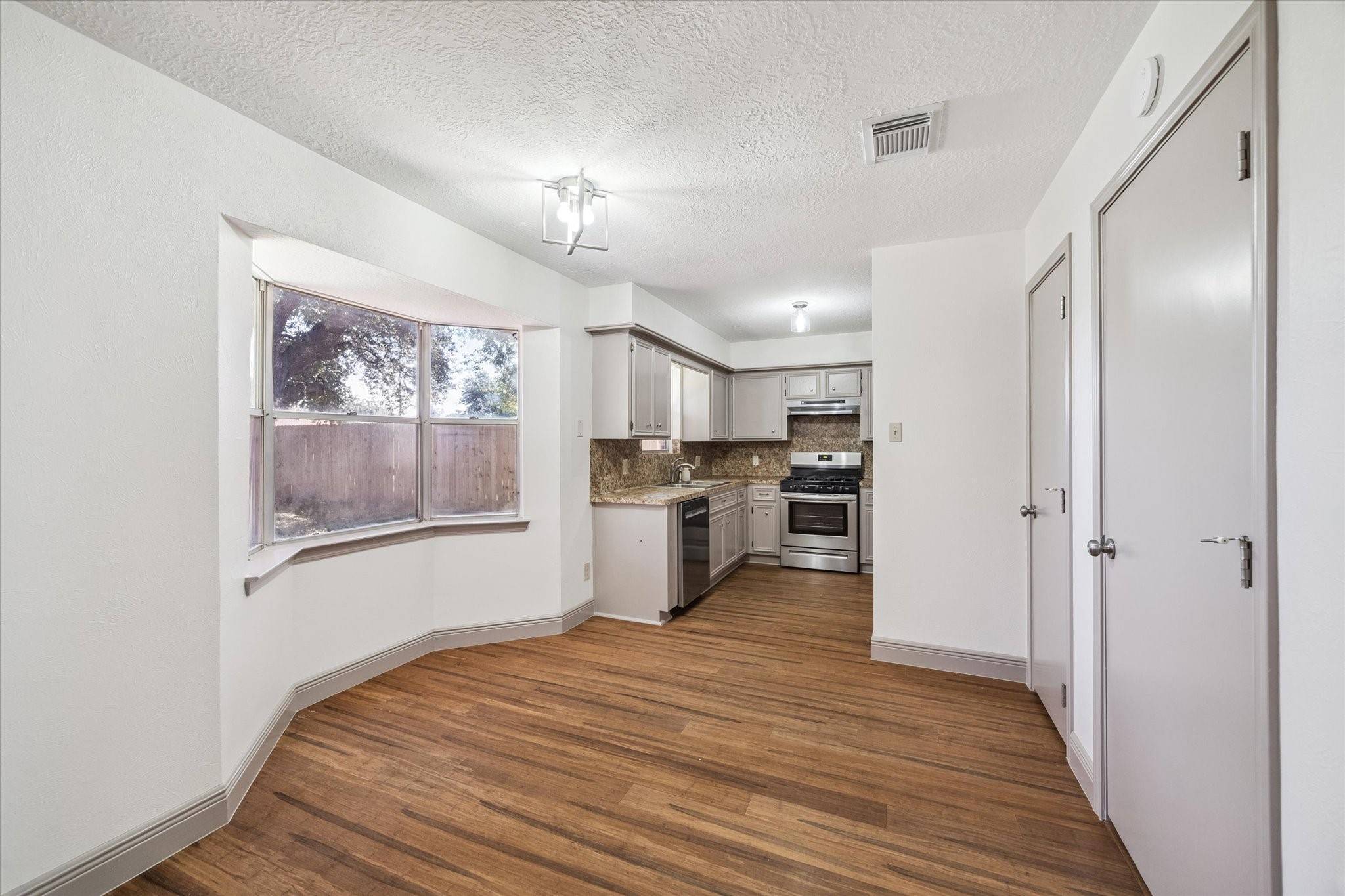 Pasadena, TX 77505,5915 Ray DR