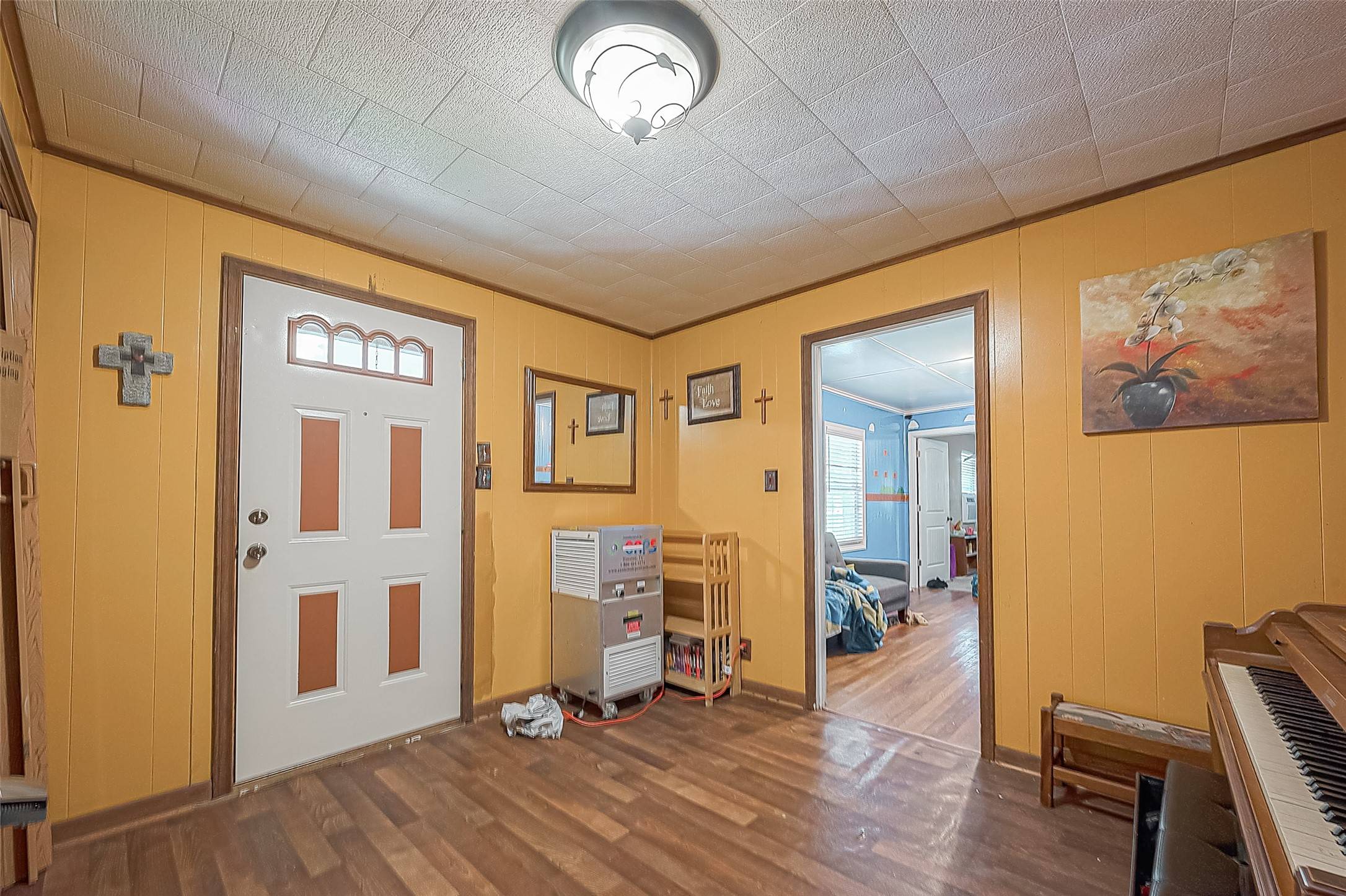 Hankamer, TX 77560,327 Wallace RD