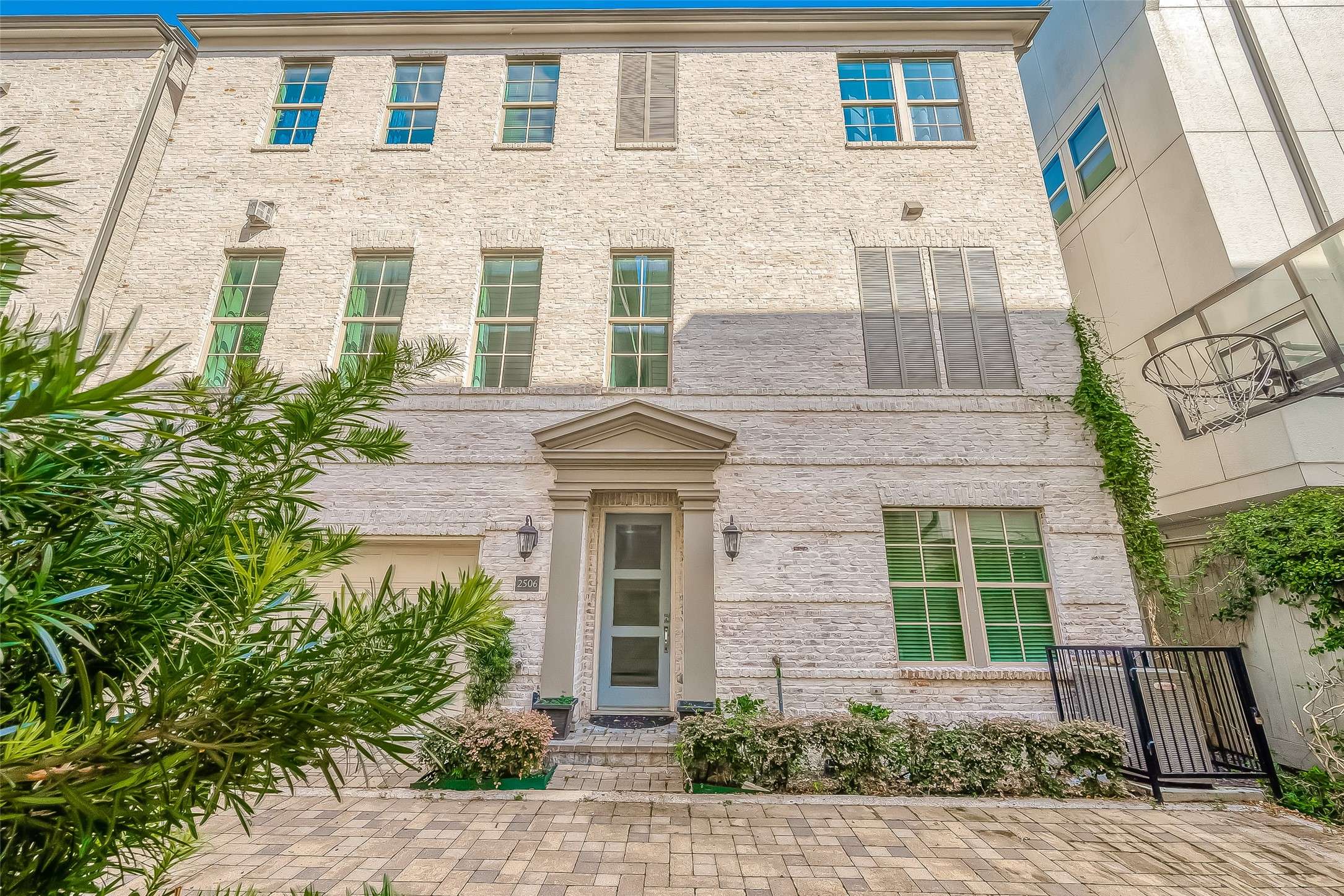 Houston, TX 77003,2506 McKinney ST