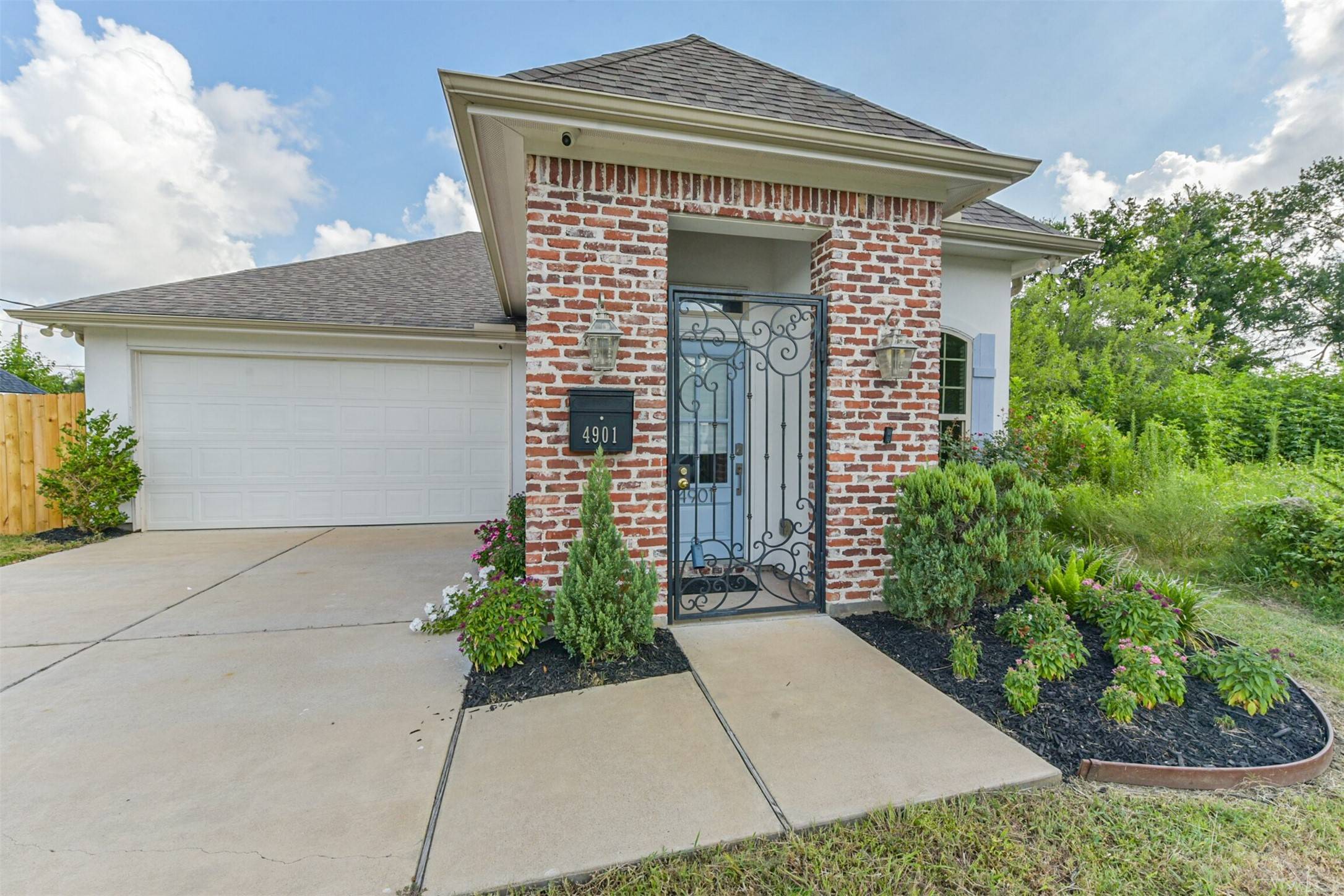 Houston, TX 77033,4901 Higgins ST