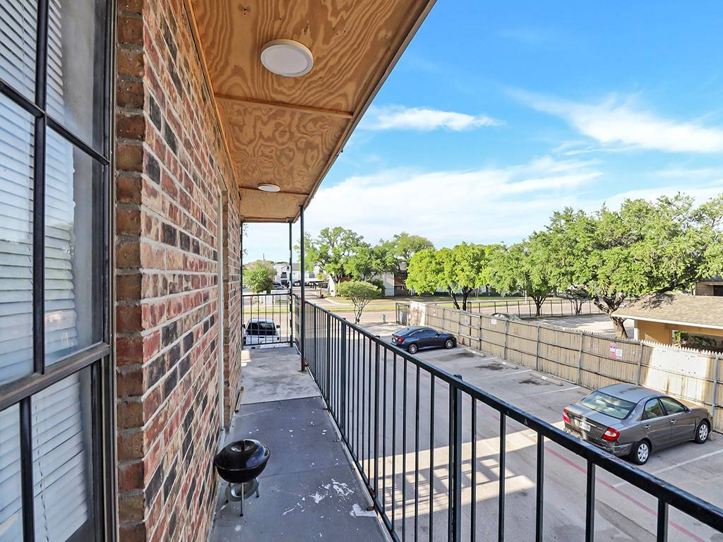 Dallas, TX 75243,9520 Royal LN #210