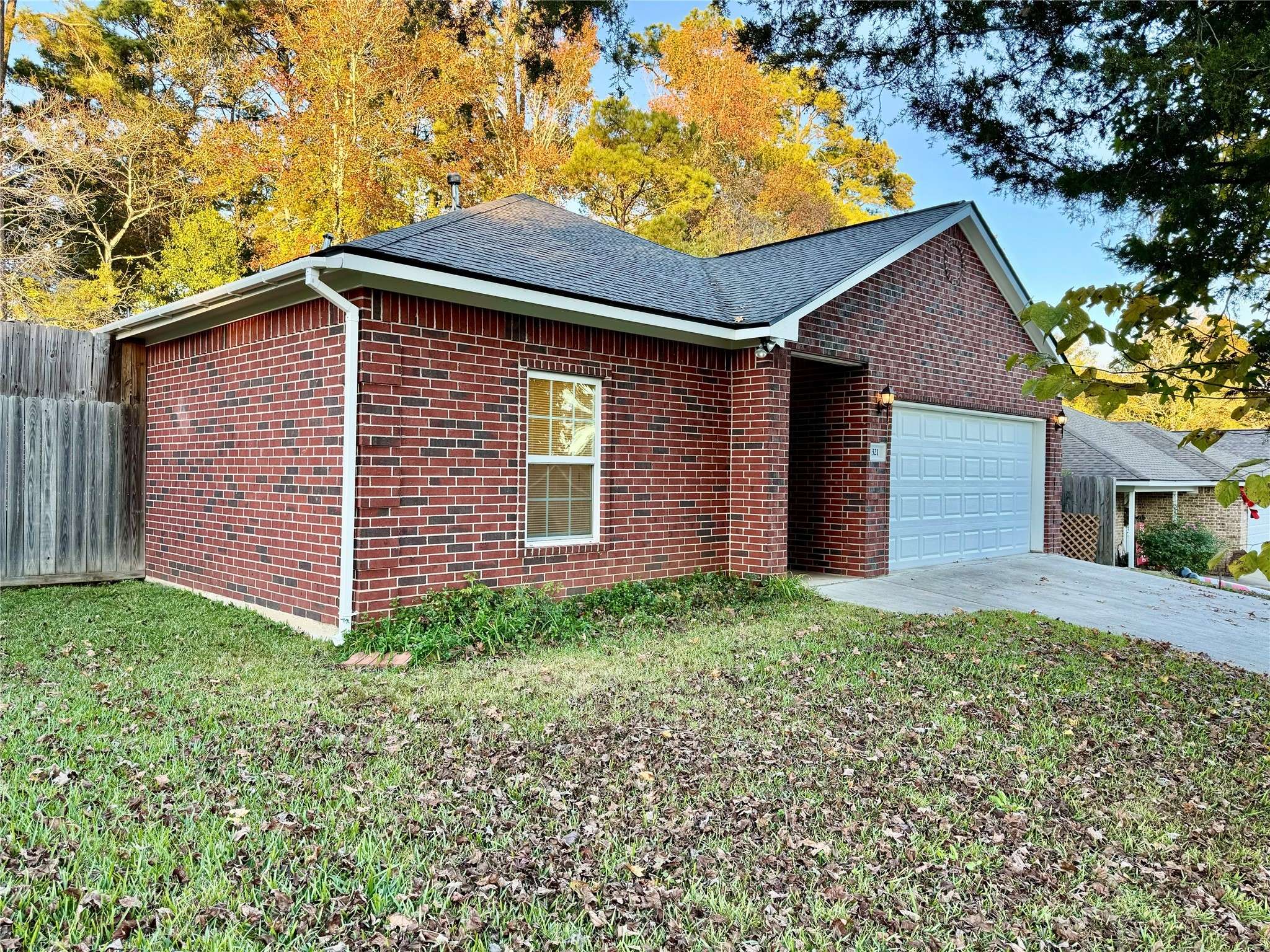 Huntsville, TX 77340,321 Green Leaf ST