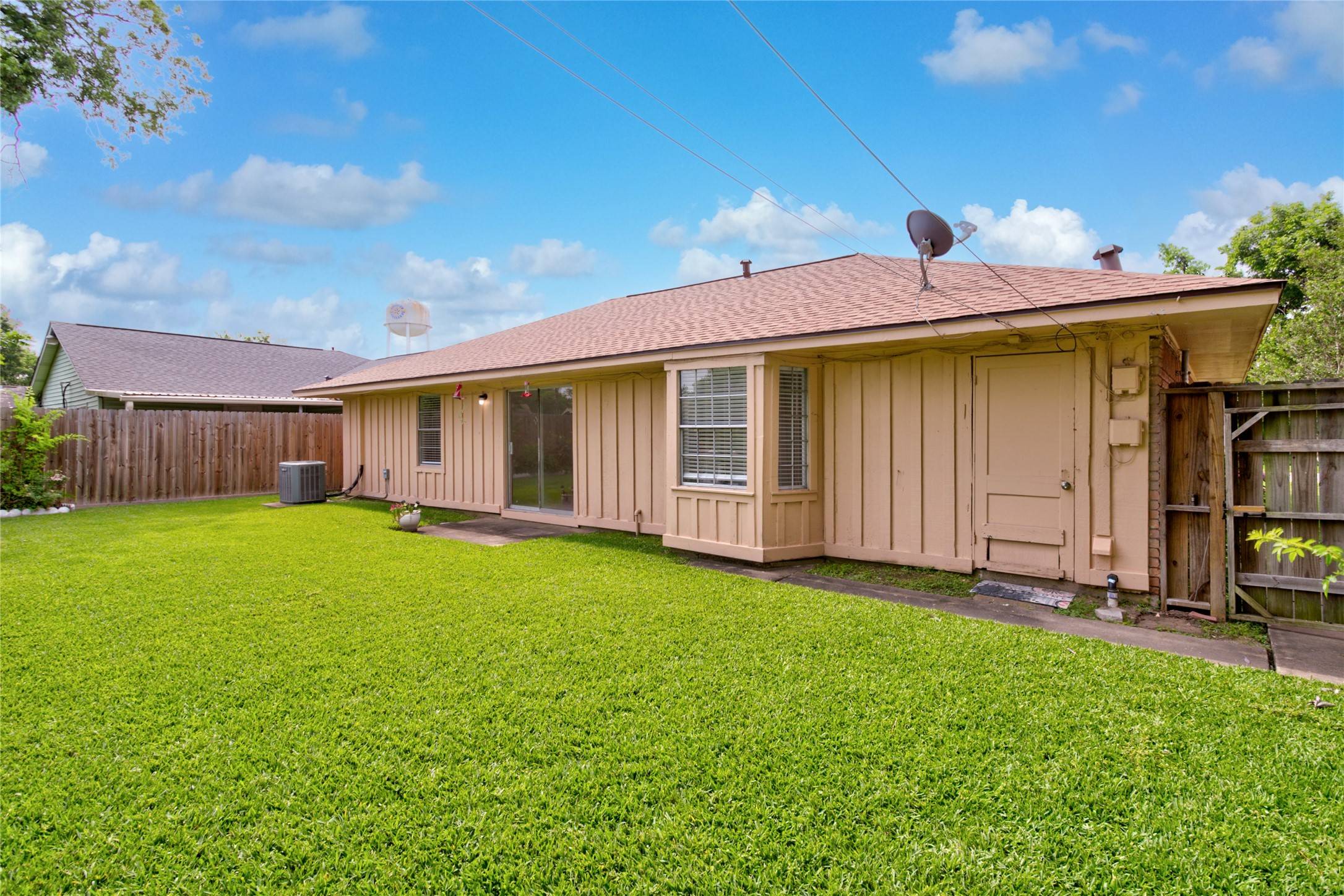 Pasadena, TX 77502,705 Kalmer ST