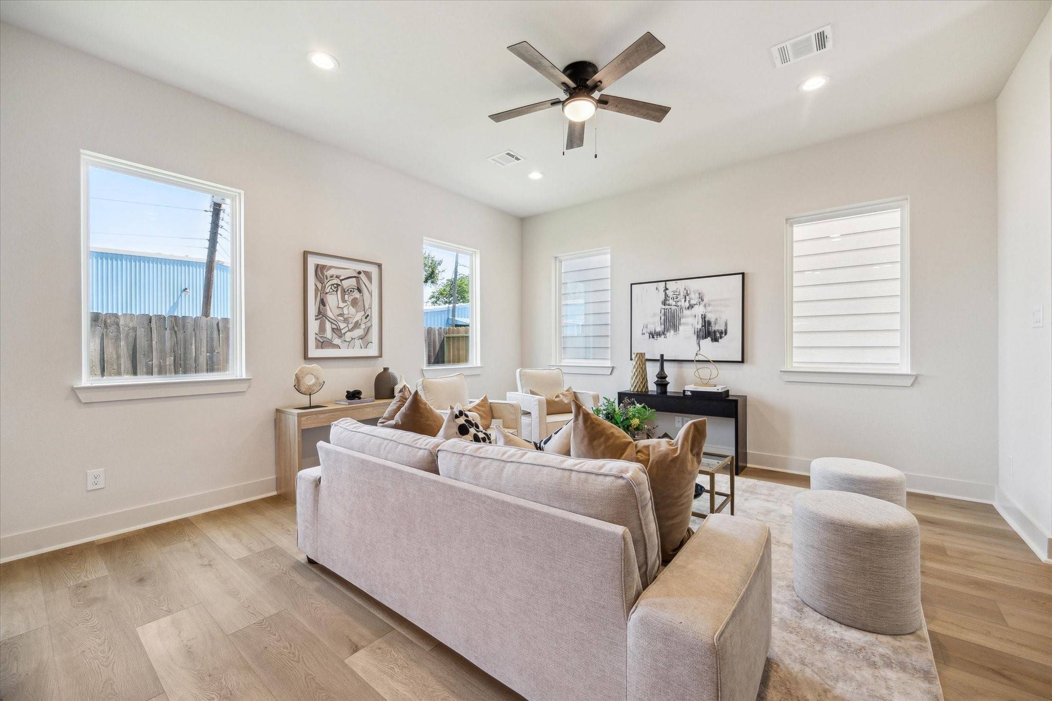 Houston, TX 77011,5258 Texas ST