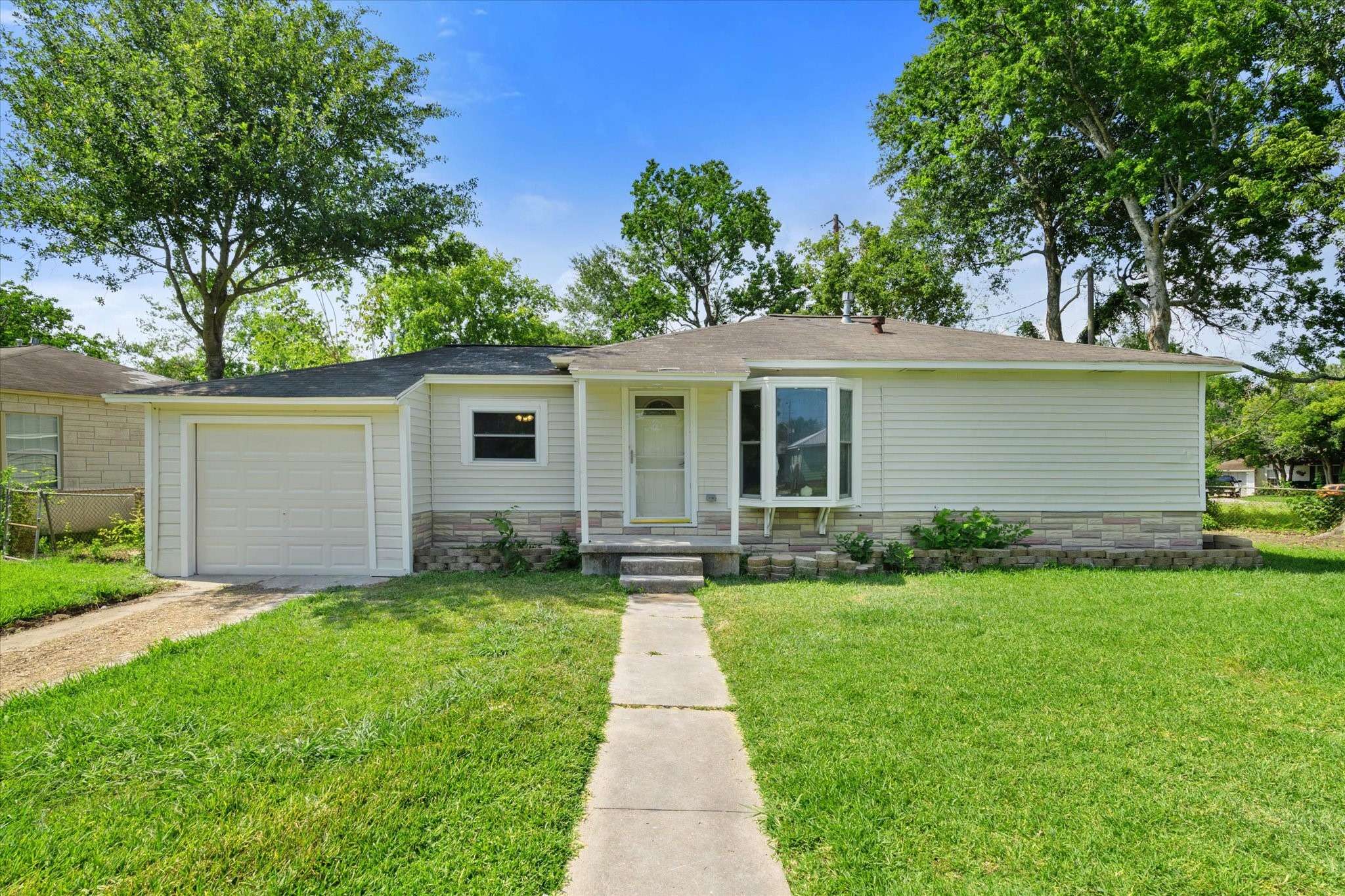 Baytown, TX 77520,1217 Parkway ST