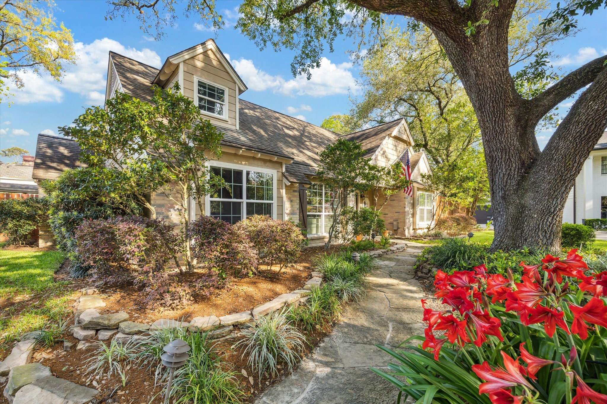 Hilshire Village, TX 77055,1302 Friarcreek LN