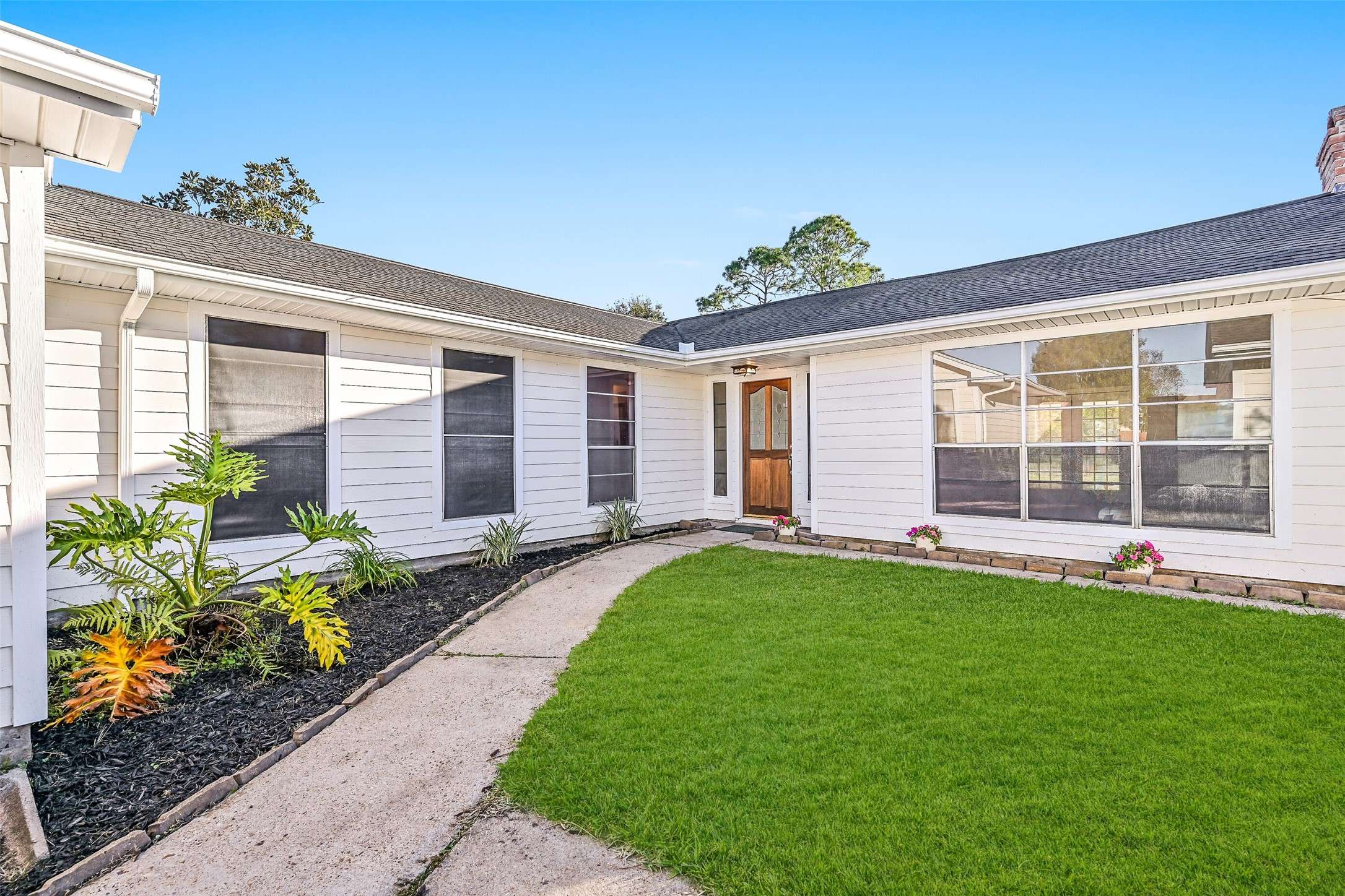 Friendswood, TX 77546,644 E Castle Harbour DR