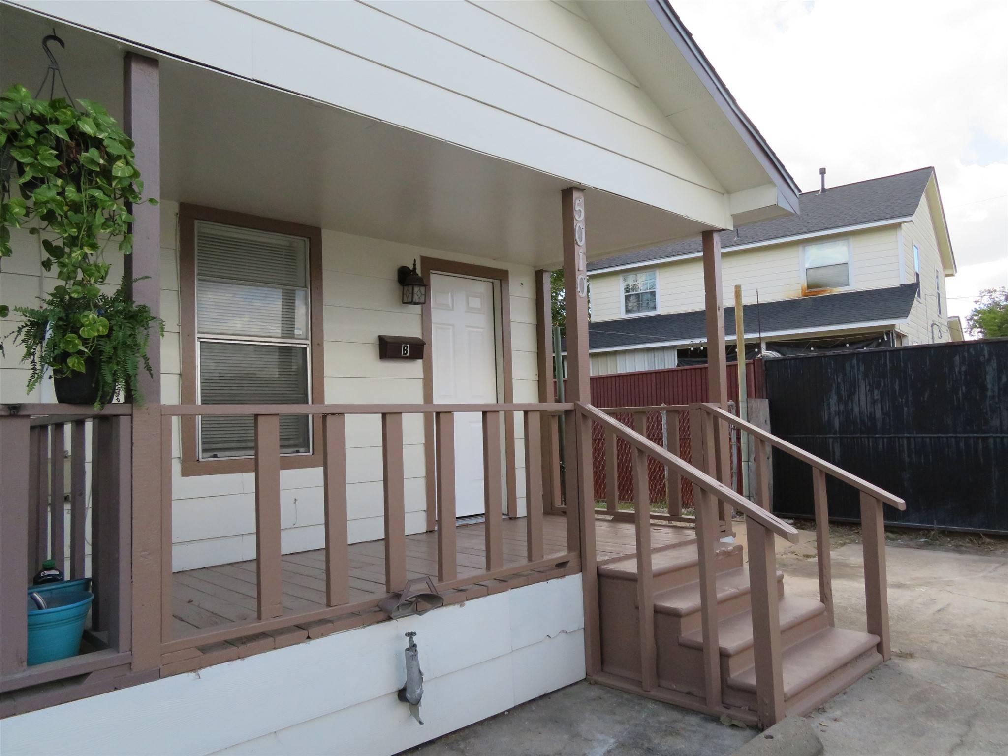 Houston, TX 77023,5010 Walker ST #B