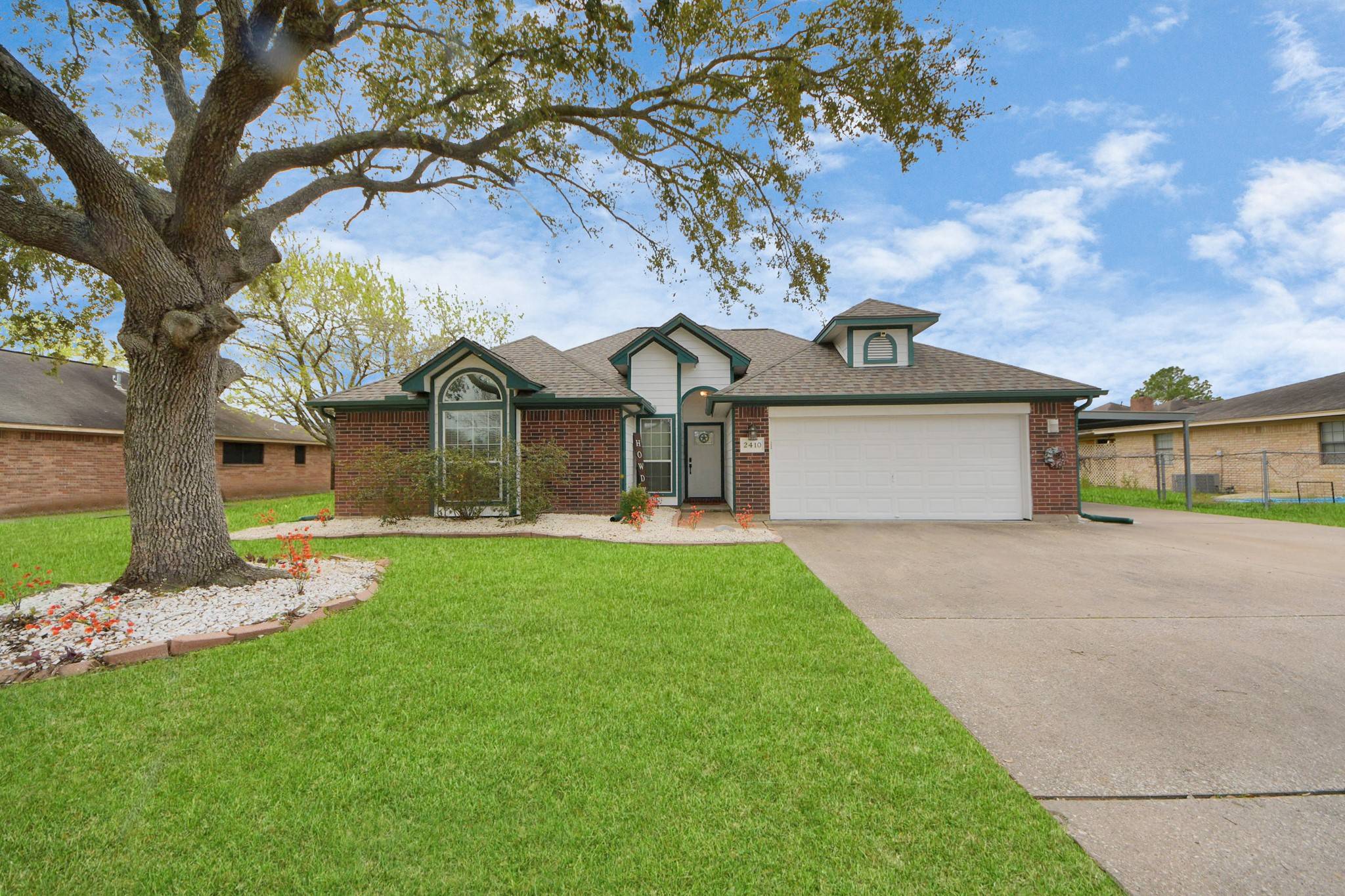 Highlands, TX 77562,2410 Lily LN