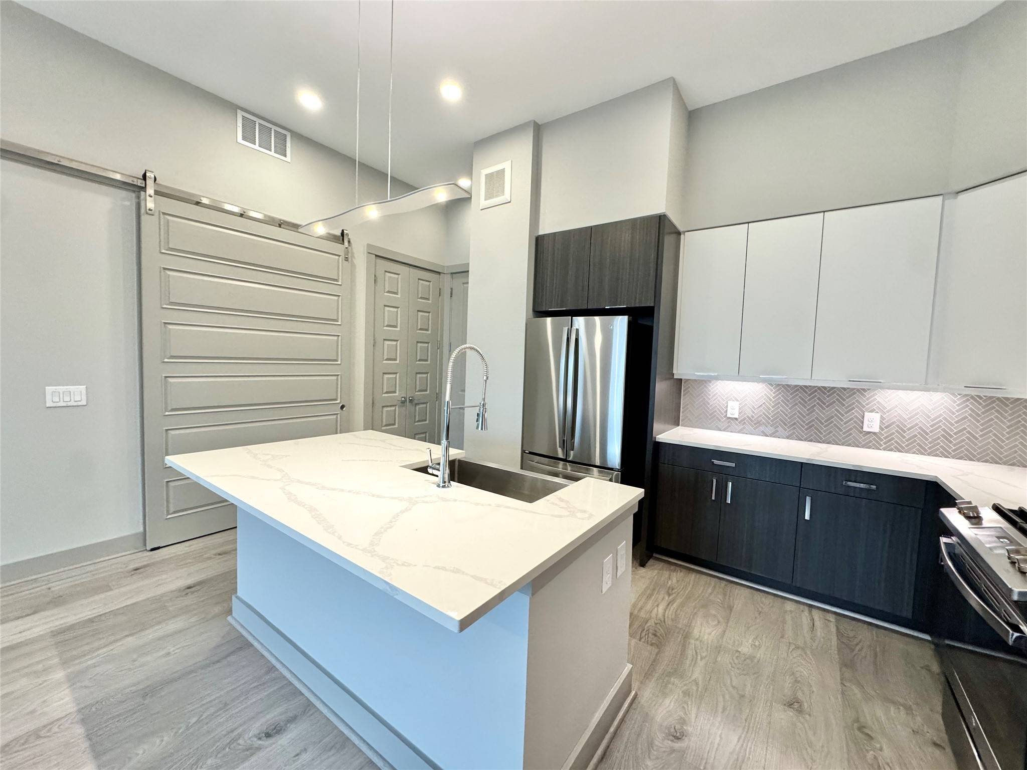 Houston, TX 77008,401 W 25th ST #1303