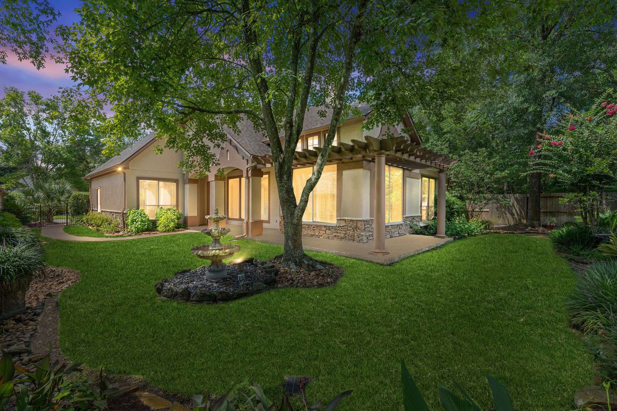 The Woodlands, TX 77381,102 W Racing Cloud CT