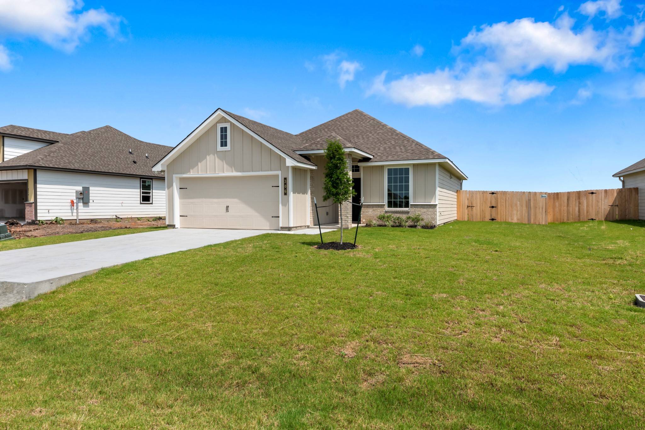 Snook, TX 77878,306 Harvest Lake DR
