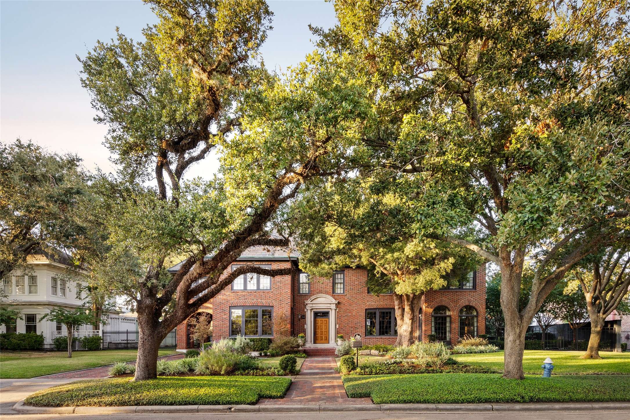 Houston, TX 77006,14 Courtlandt PL