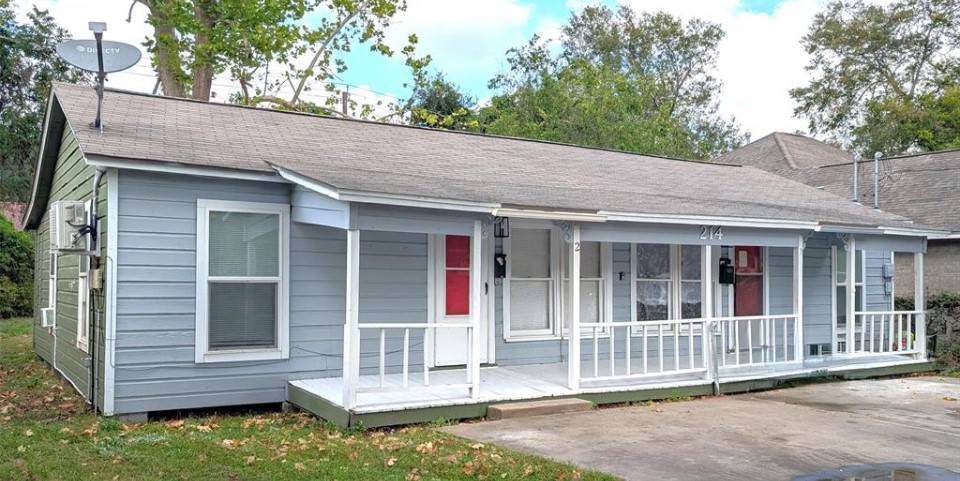 Clute, TX 77531,214 W Marion ST #1