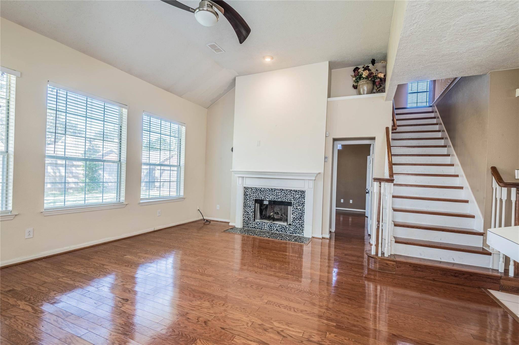 Sugar Land, TX 77479,1215 Wildewood CT