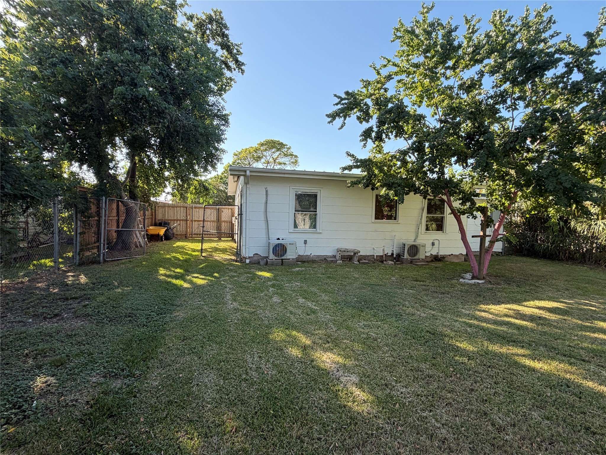 La Porte, TX 77571,1011 S 3rd ST