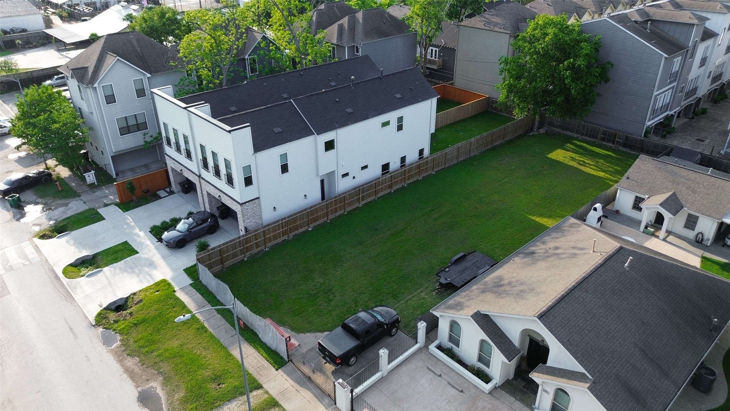 Houston, TX 77008,609 W 27th ST