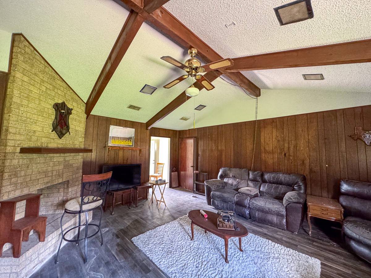 Huntsville, TX 77320,30 Deborah Street
