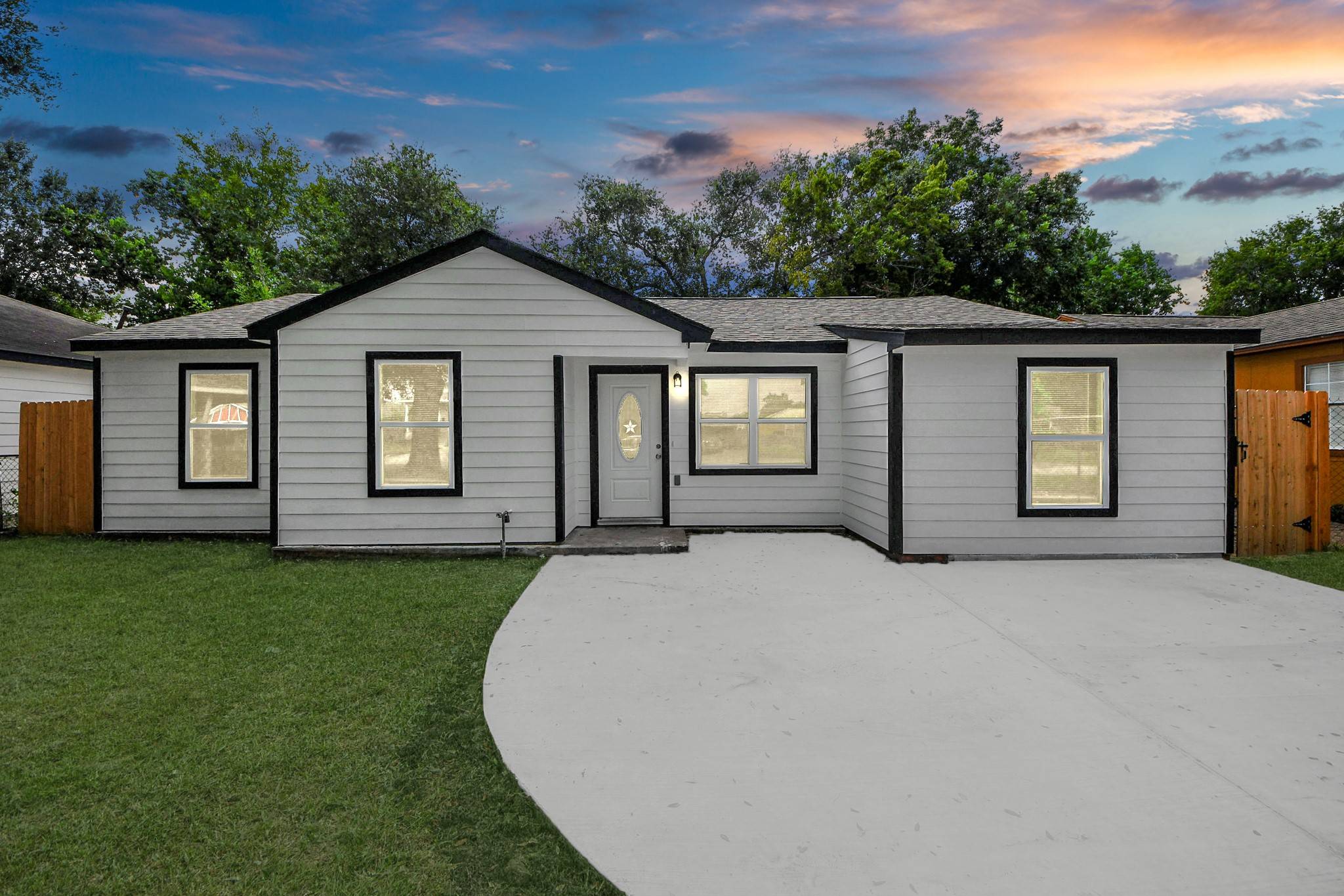 Houston, TX 77051,10118 Cathedral DR
