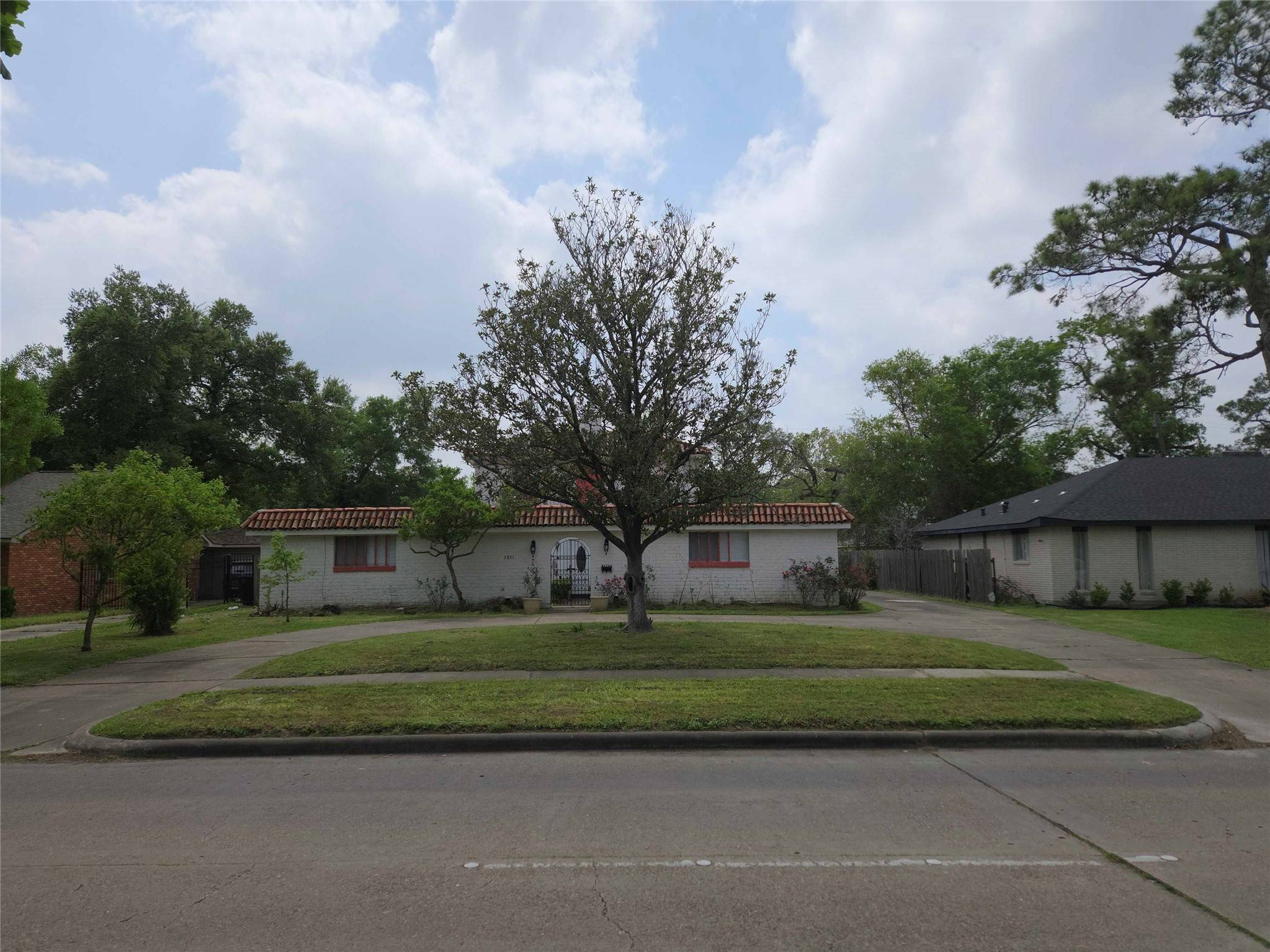 Houston, TX 77096,5851 S Braeswood BLVD