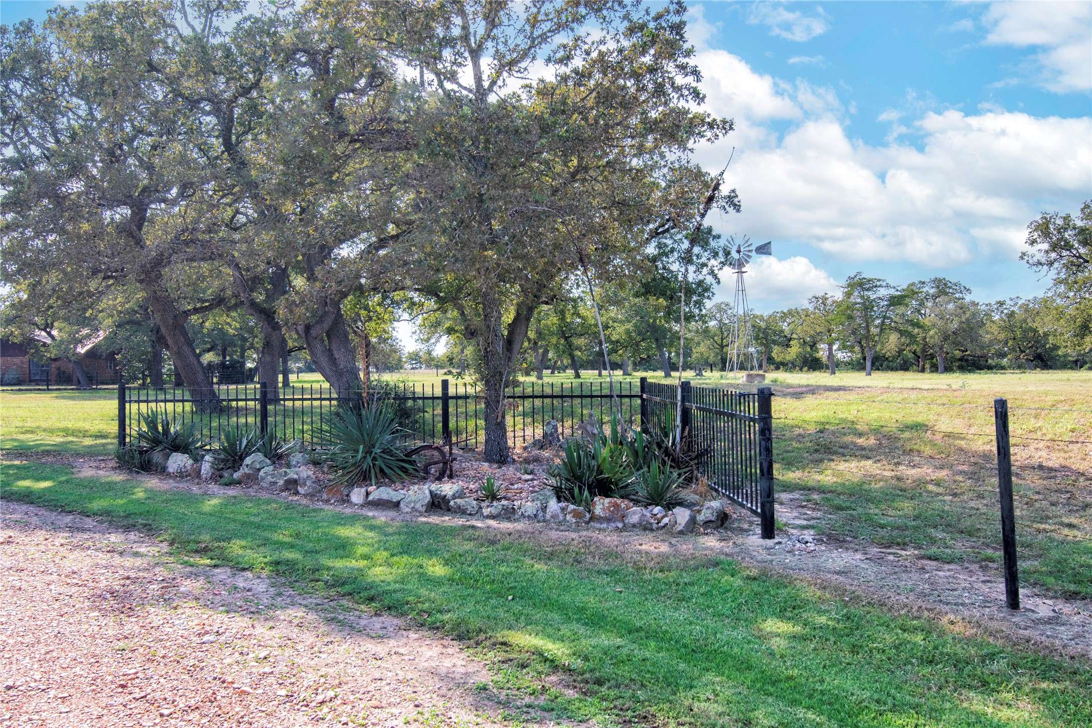 Giddings, TX 78942,2542 Hwy 77