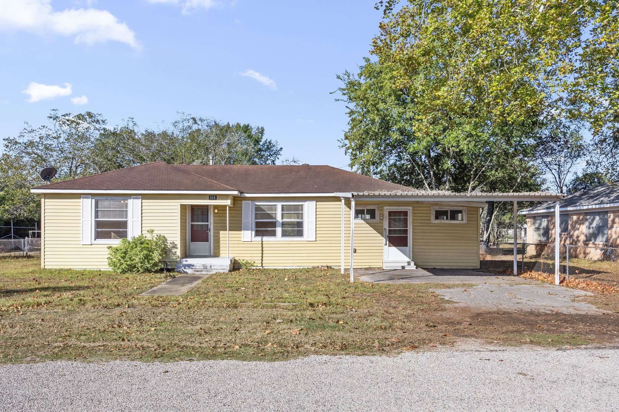 Columbus, TX 78934,104 Draper ST