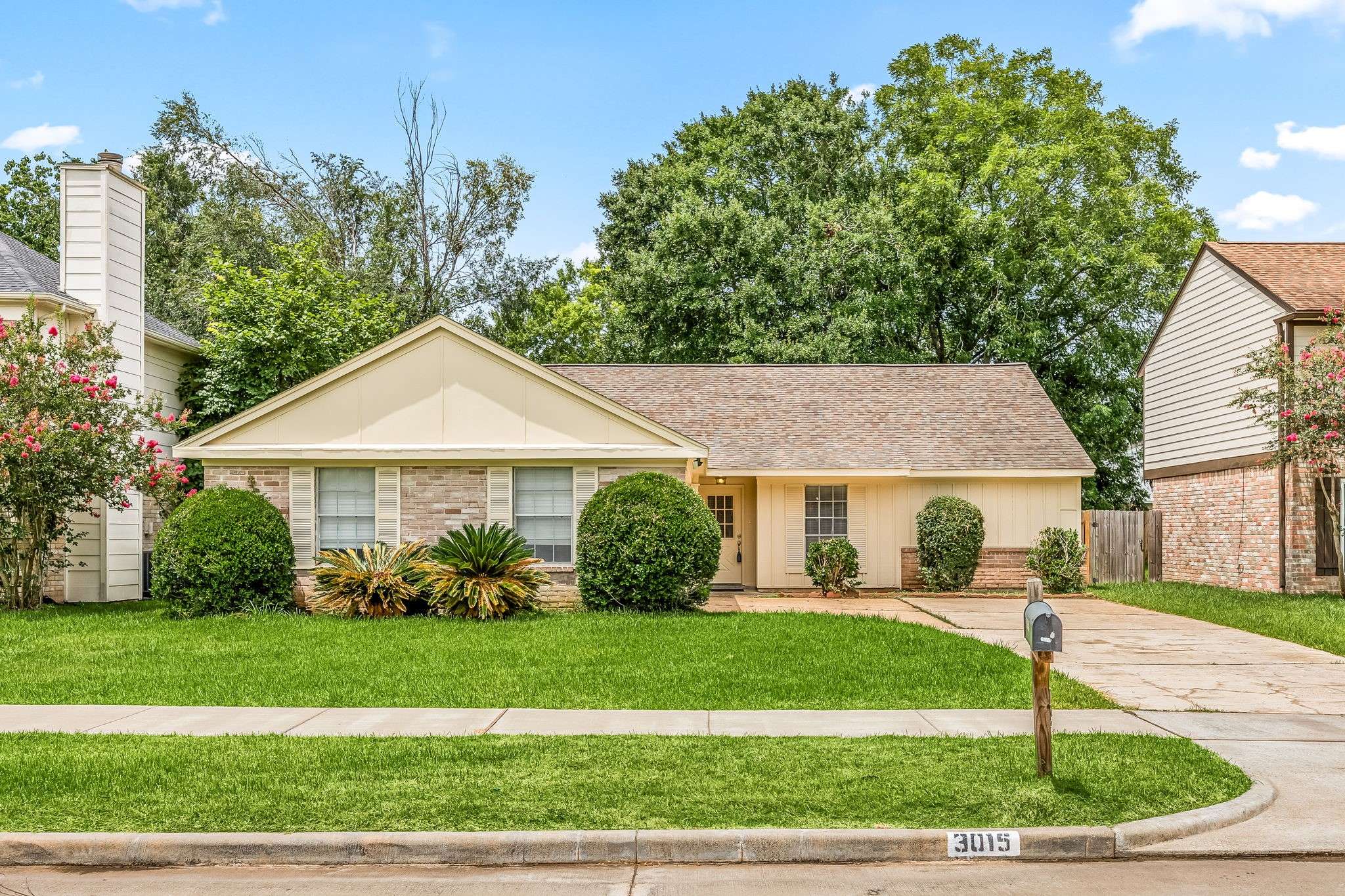 Sugar Land, TX 77479,3015 Sleepy Hollow DR