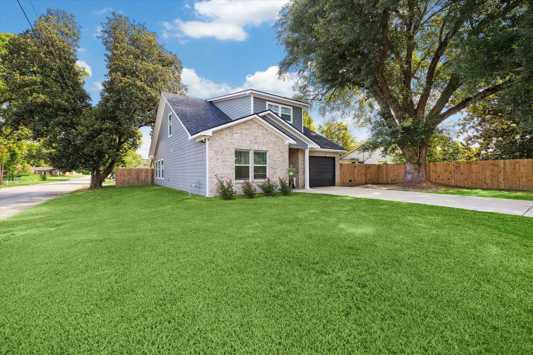 Liberty, TX 77575,2201 Maple ST