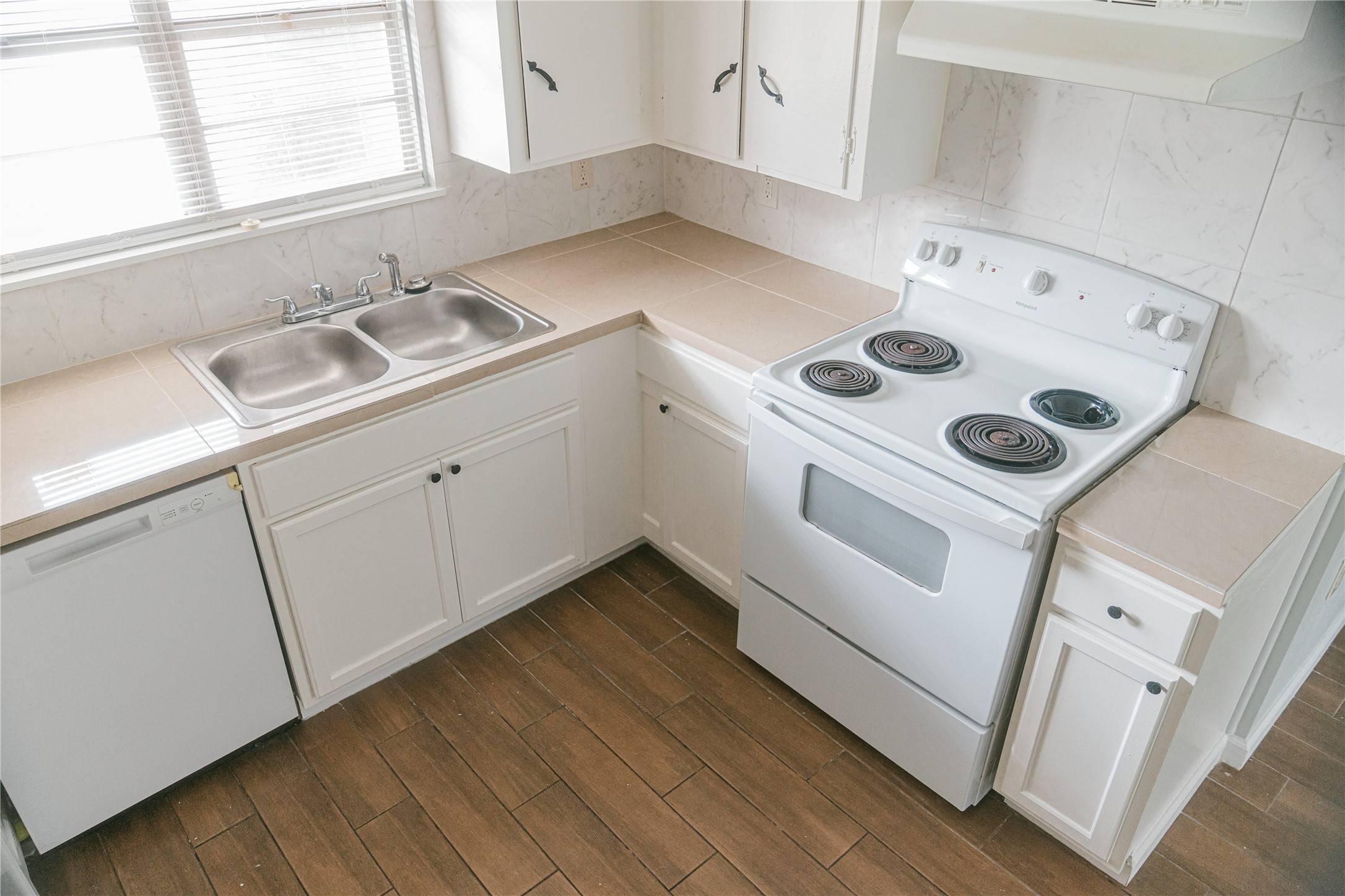 Houston, AL 77033,9015 Vinearbor ST